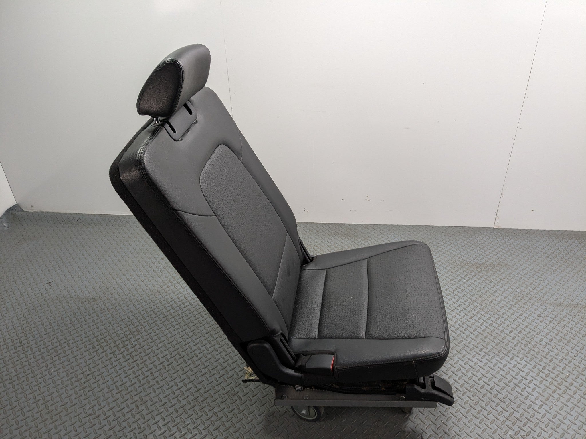 13 - 16 HYUNDAI SANTA FE OEM REAR LEFT SIDE 3RD ROW SEAT ASSEMBLY BLACK LEATHER