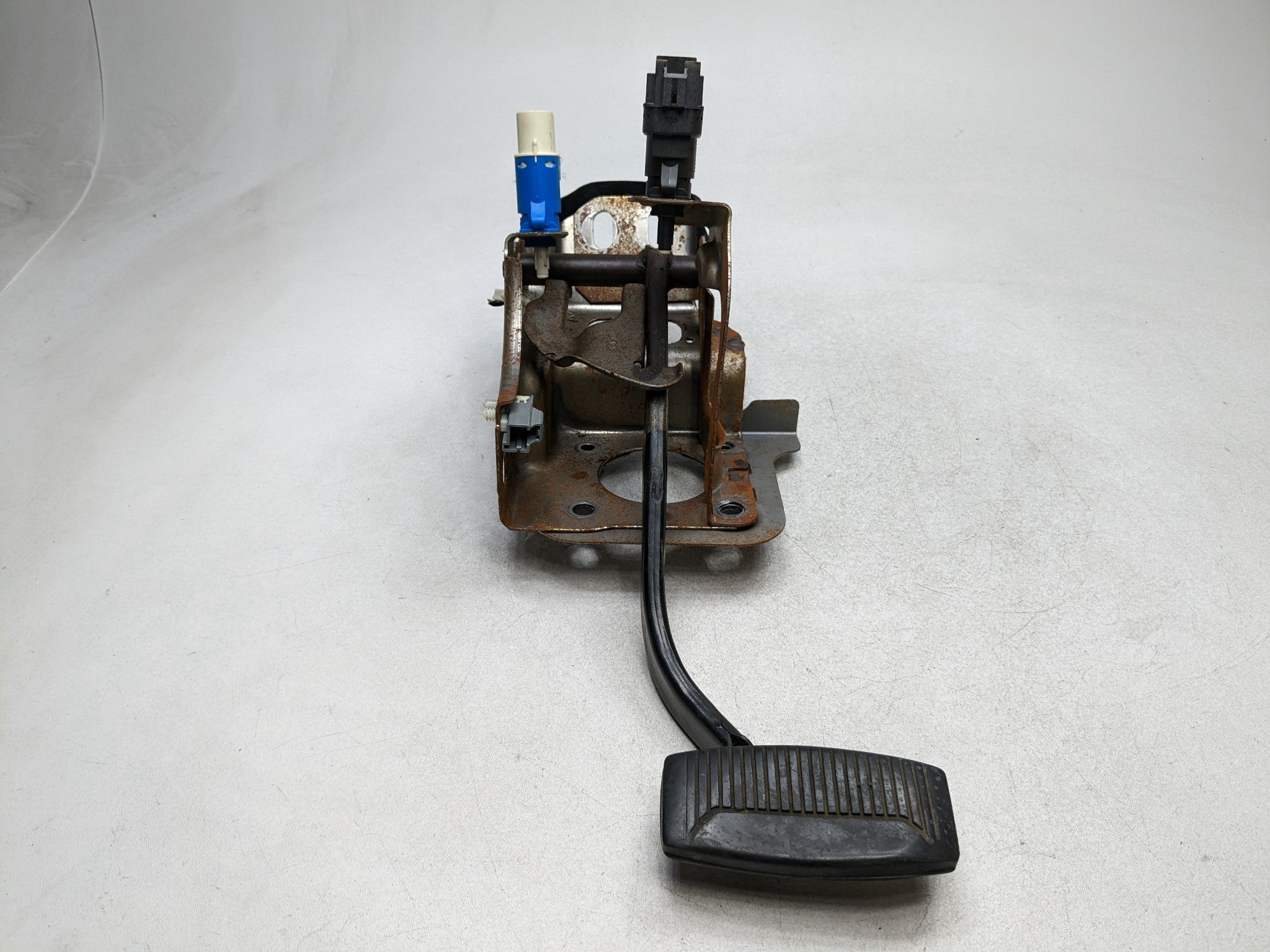 06 - 10 FORD EXPLORER OEM FLOOR BRAKE PEDAL WITH SUPPORT MOUNT BRACKET ASSEMBLY