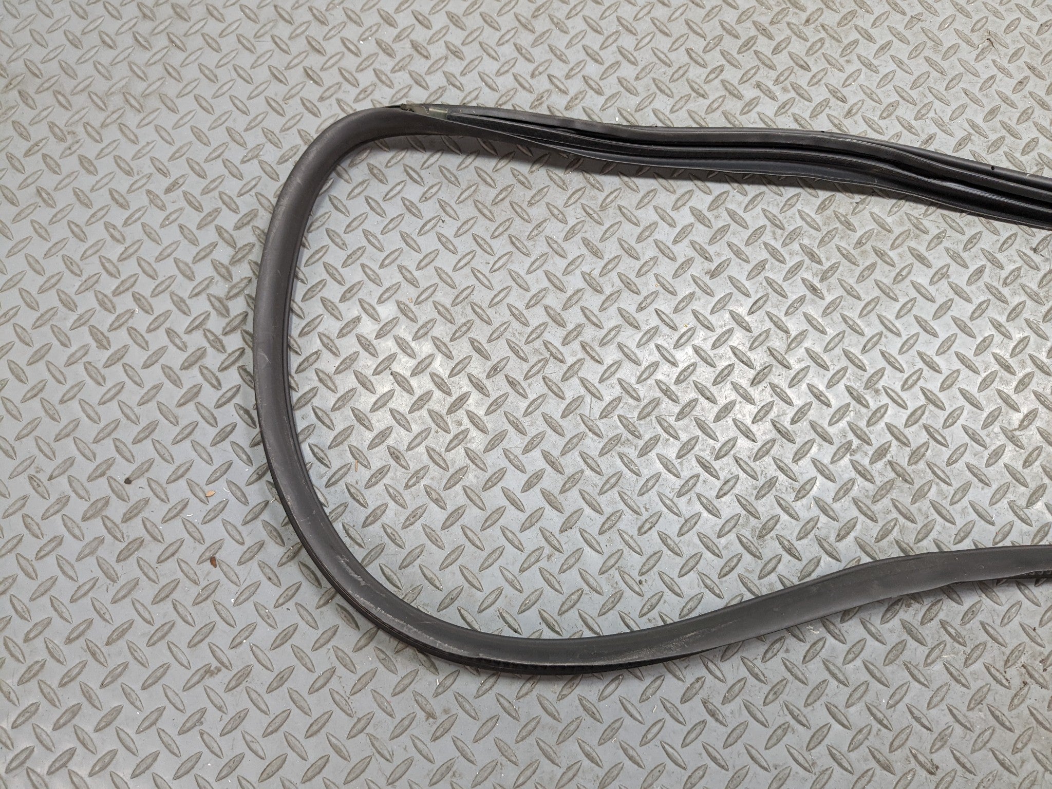 06 - 10 FORD EXPLORER OEM DOOR SEAL WEATHER STRIPPING RUBBER FRONT RIGHT SIDE