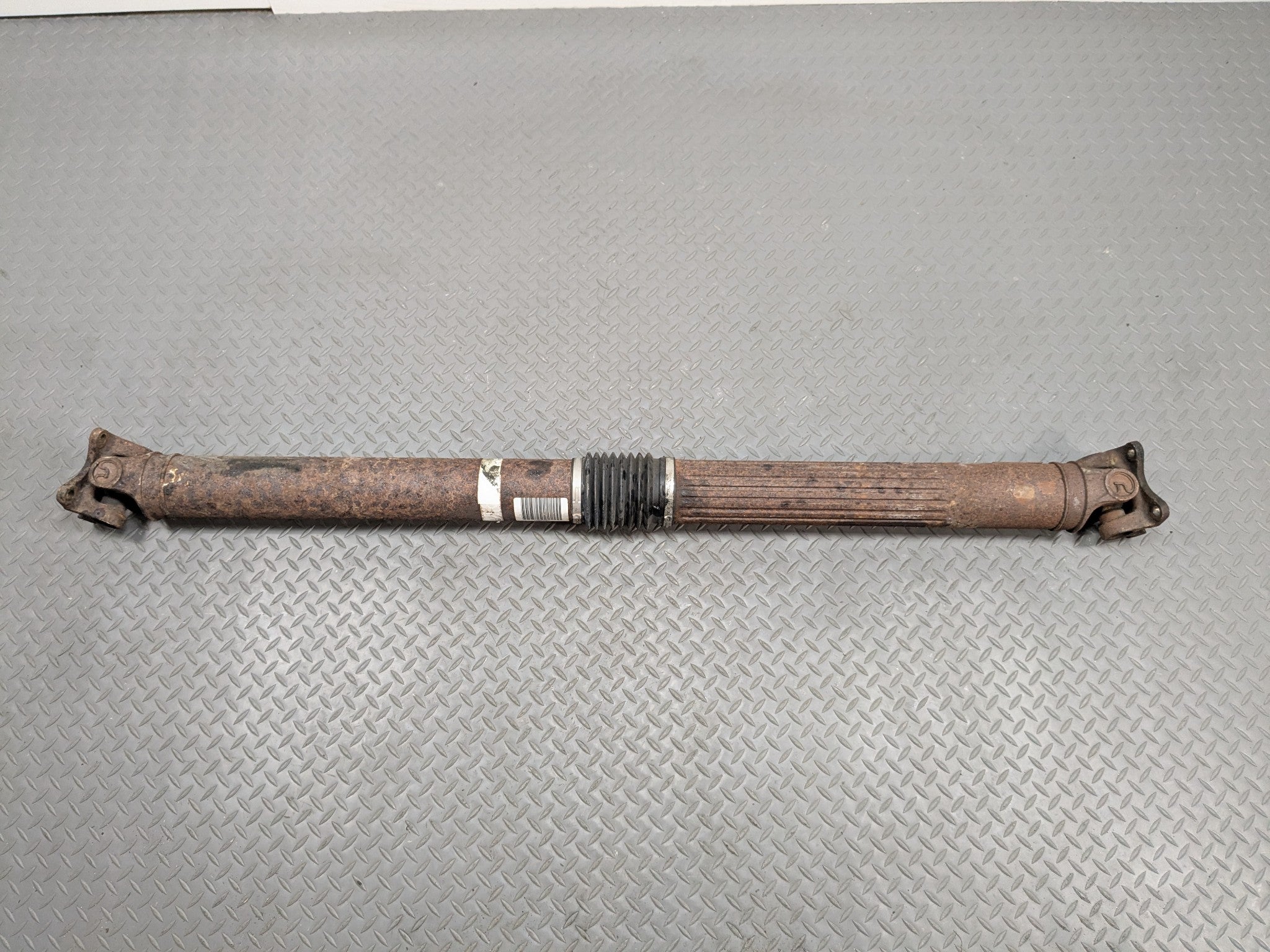 2006 - 2010 FORD EXPLORER OEM REAR DRIVE SHAFT CARDAN PROPELLER ASSEMBLY