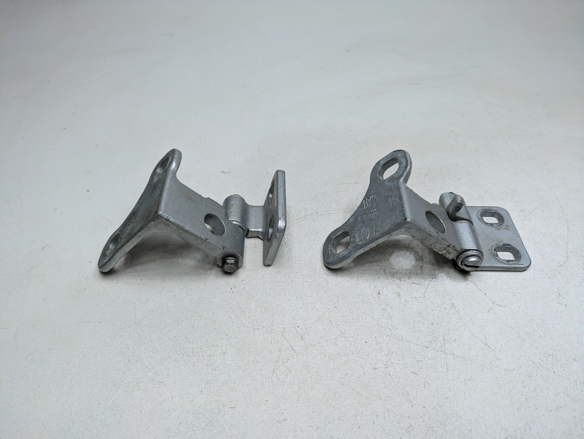 2003 - 2005 LAND ROVER RANGE ROVER OEM DOOR HINGE SET UPPER AND LOWER REAR RIGHT