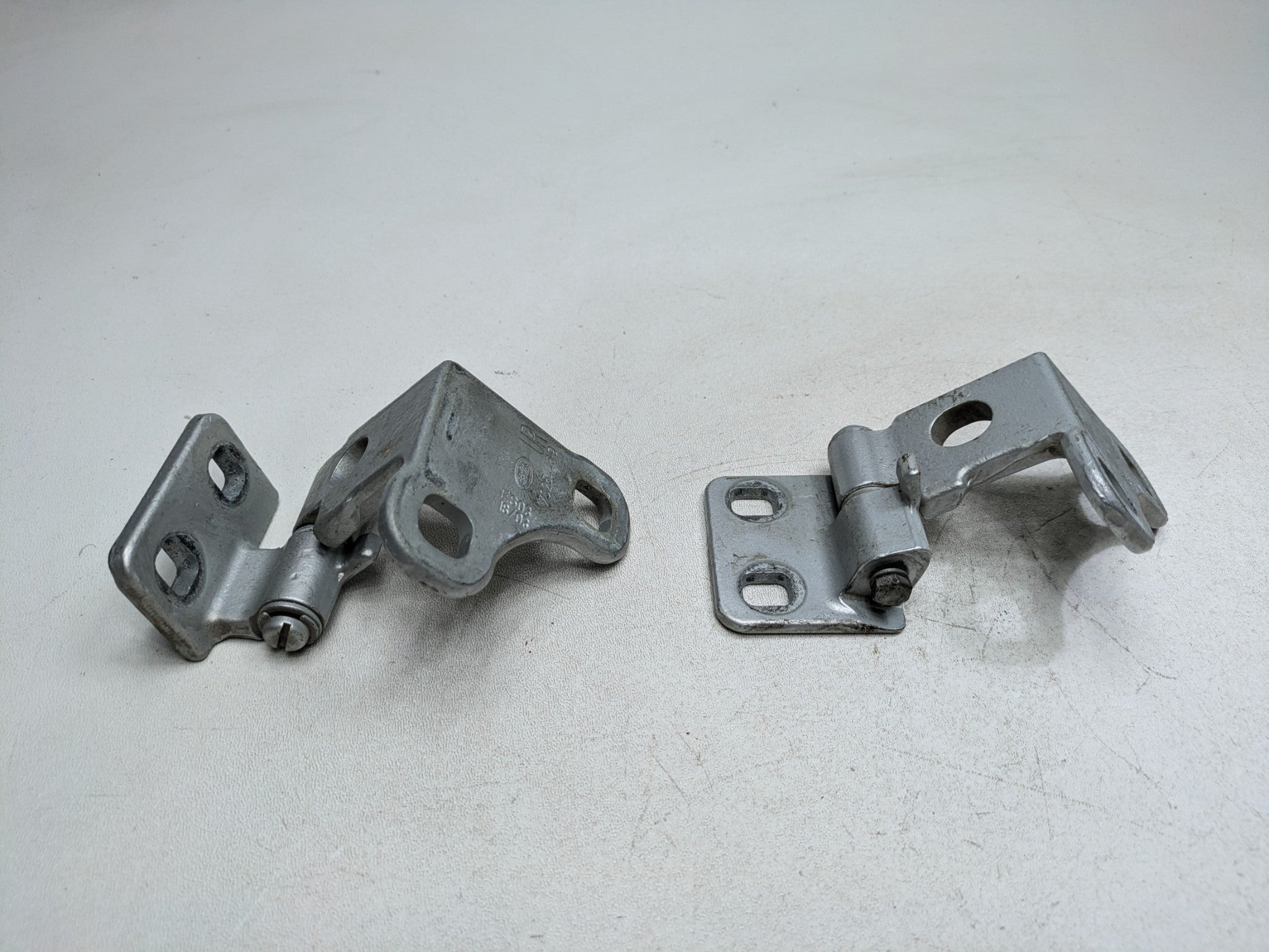 2003 - 2005 LAND ROVER RANGE ROVER OEM DOOR HINGE SET UPPER AND LOWER REAR RIGHT