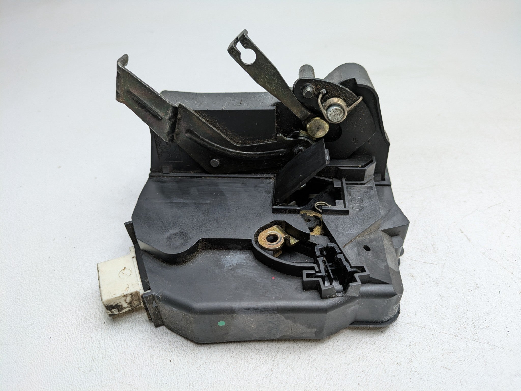2003 - 2005 LAND ROVER RANGE ROVER OEM DOOR LOCK LATCH ACTUATOR REAR RIGHT SIDE