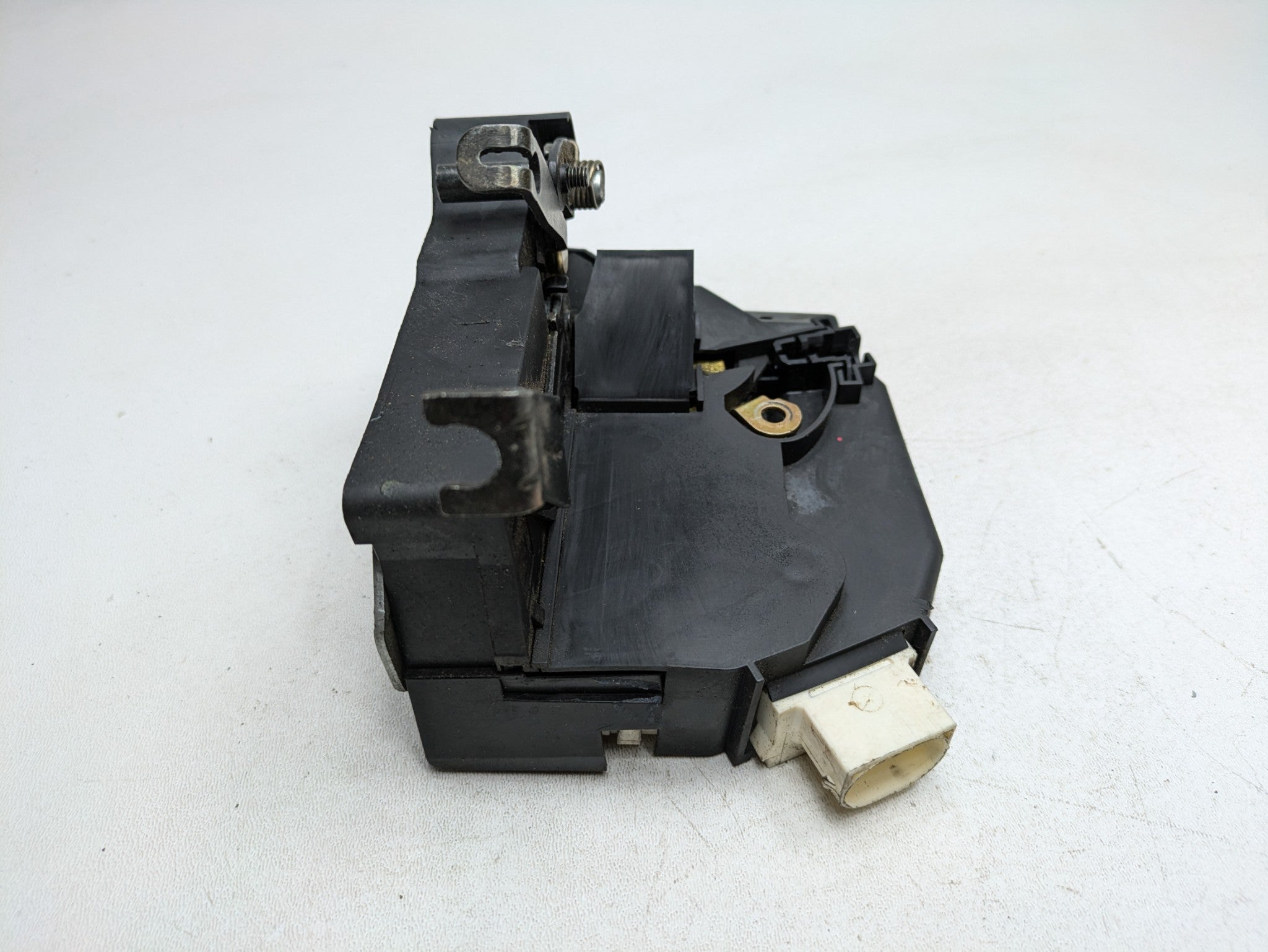 2003 - 2005 LAND ROVER RANGE ROVER OEM DOOR LOCK LATCH ACTUATOR REAR RIGHT SIDE