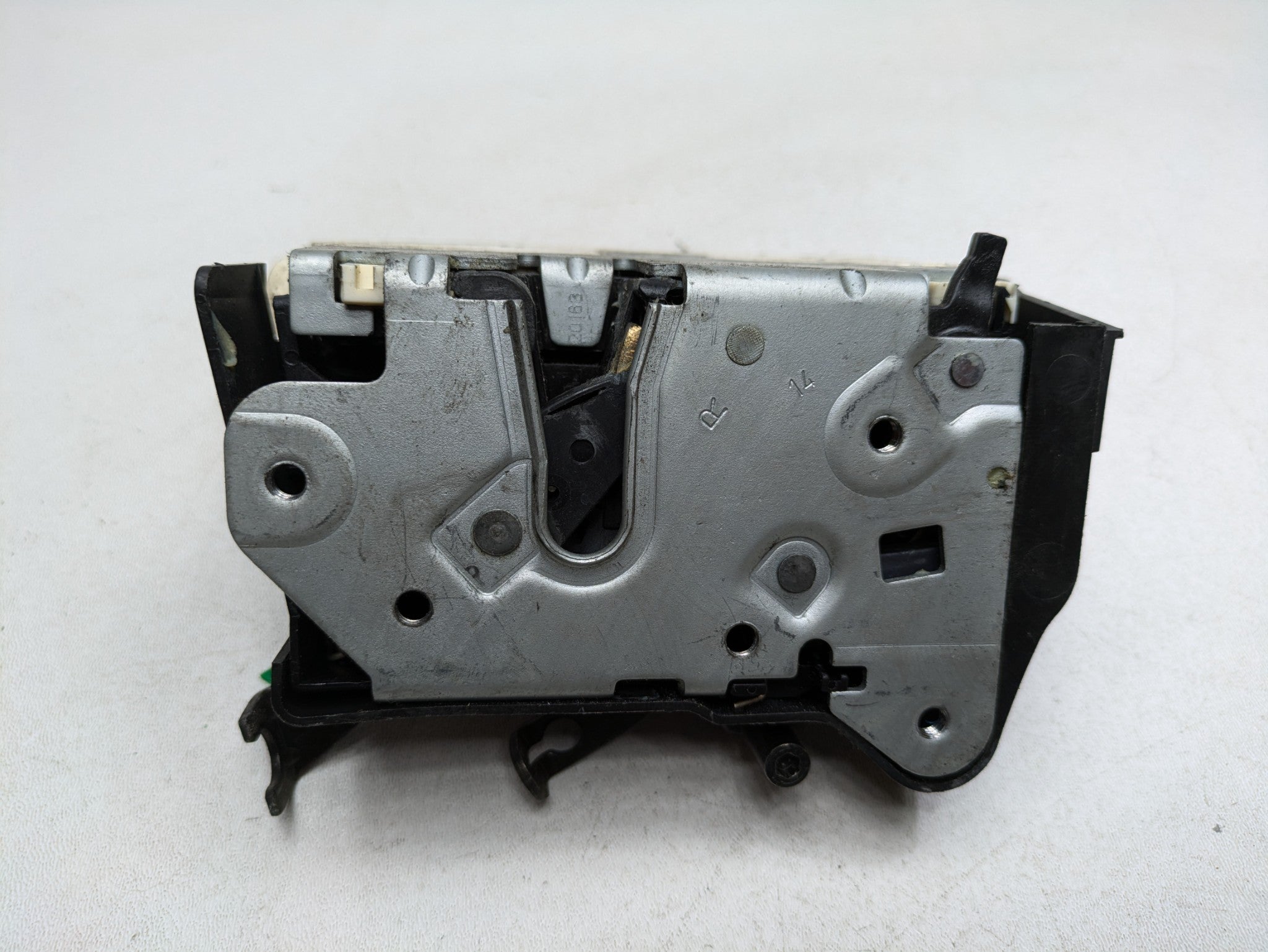 2003 - 2005 LAND ROVER RANGE ROVER OEM DOOR LOCK LATCH ACTUATOR REAR RIGHT SIDE