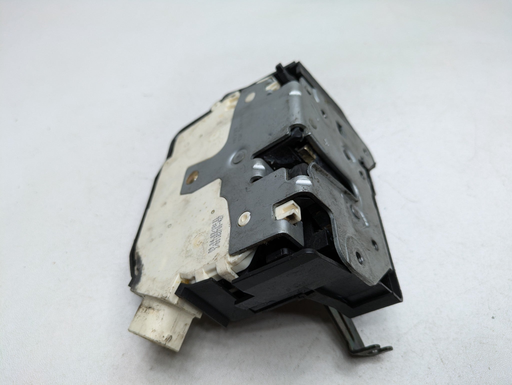 2003 - 2005 LAND ROVER RANGE ROVER OEM DOOR LOCK LATCH ACTUATOR REAR RIGHT SIDE