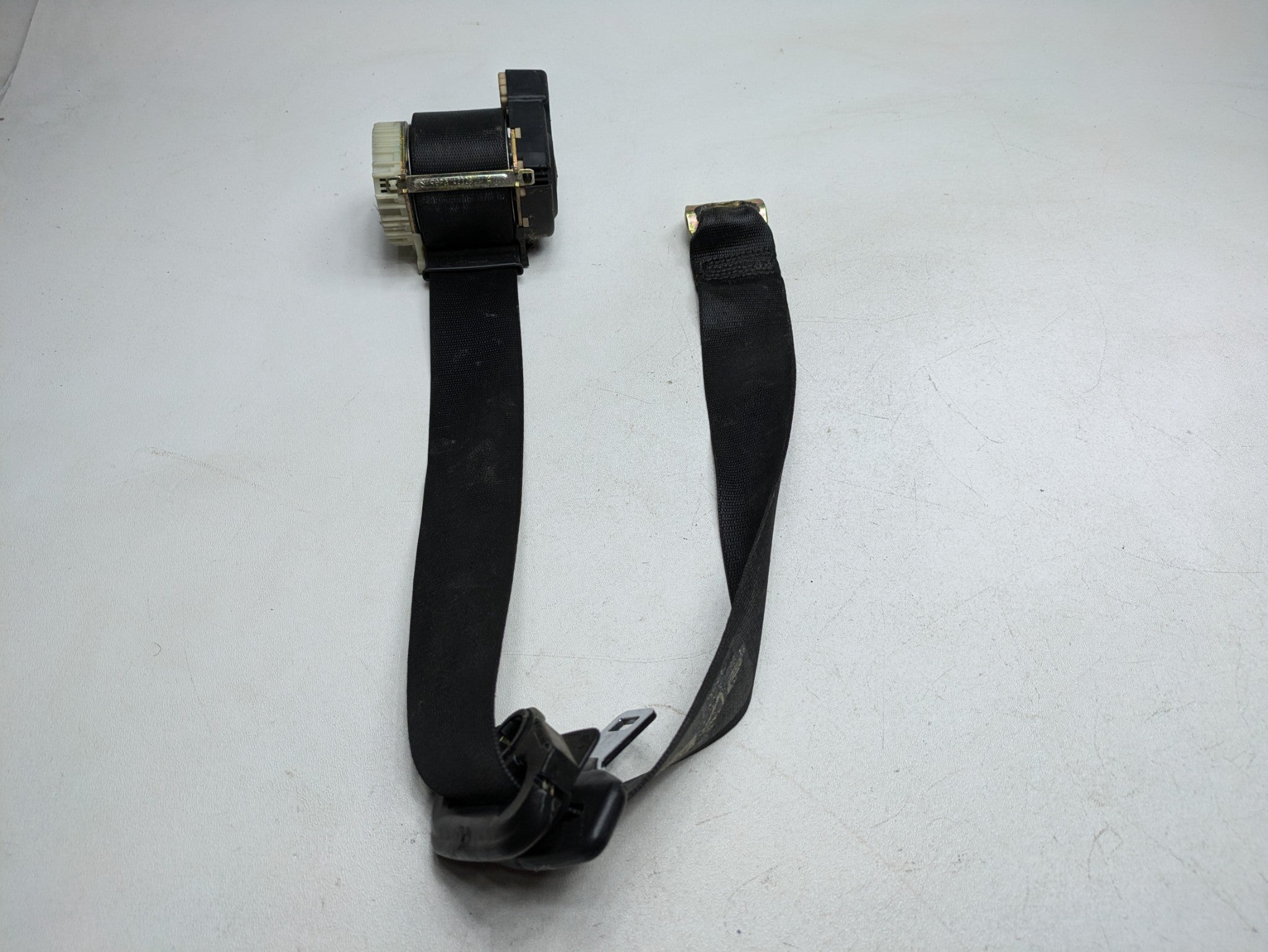 2003 - 2005 LAND ROVER RANGE ROVER OEM SEAT BELT RETRACTOR BLACK REAR RIGHT SIDE