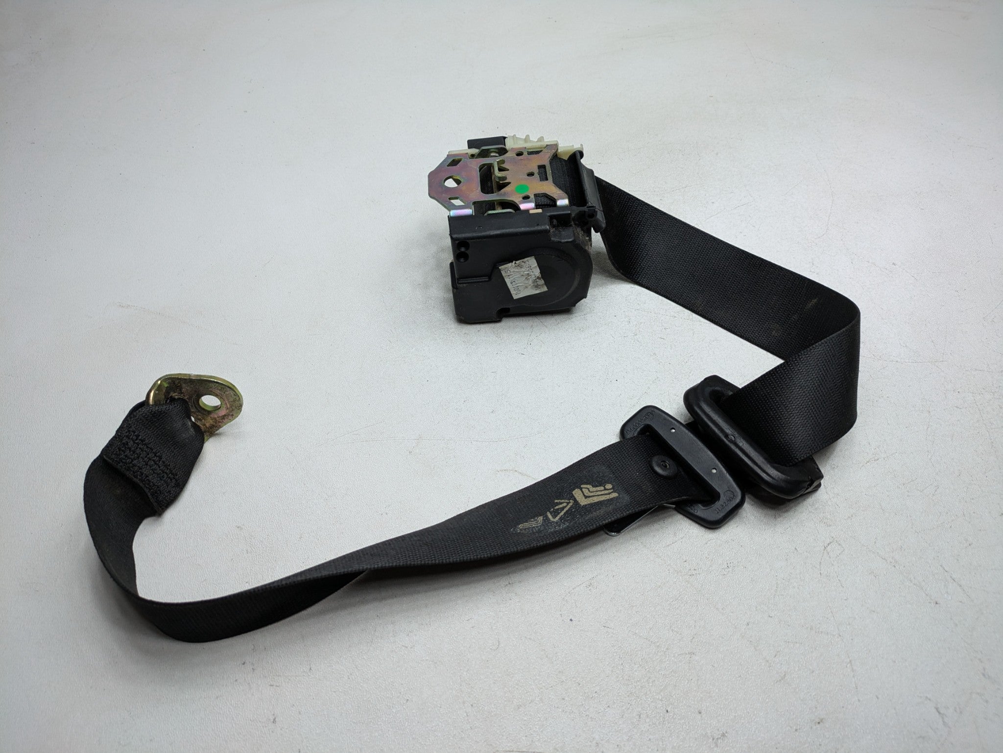 2003 - 2005 LAND ROVER RANGE ROVER OEM SEAT BELT RETRACTOR BLACK REAR RIGHT SIDE