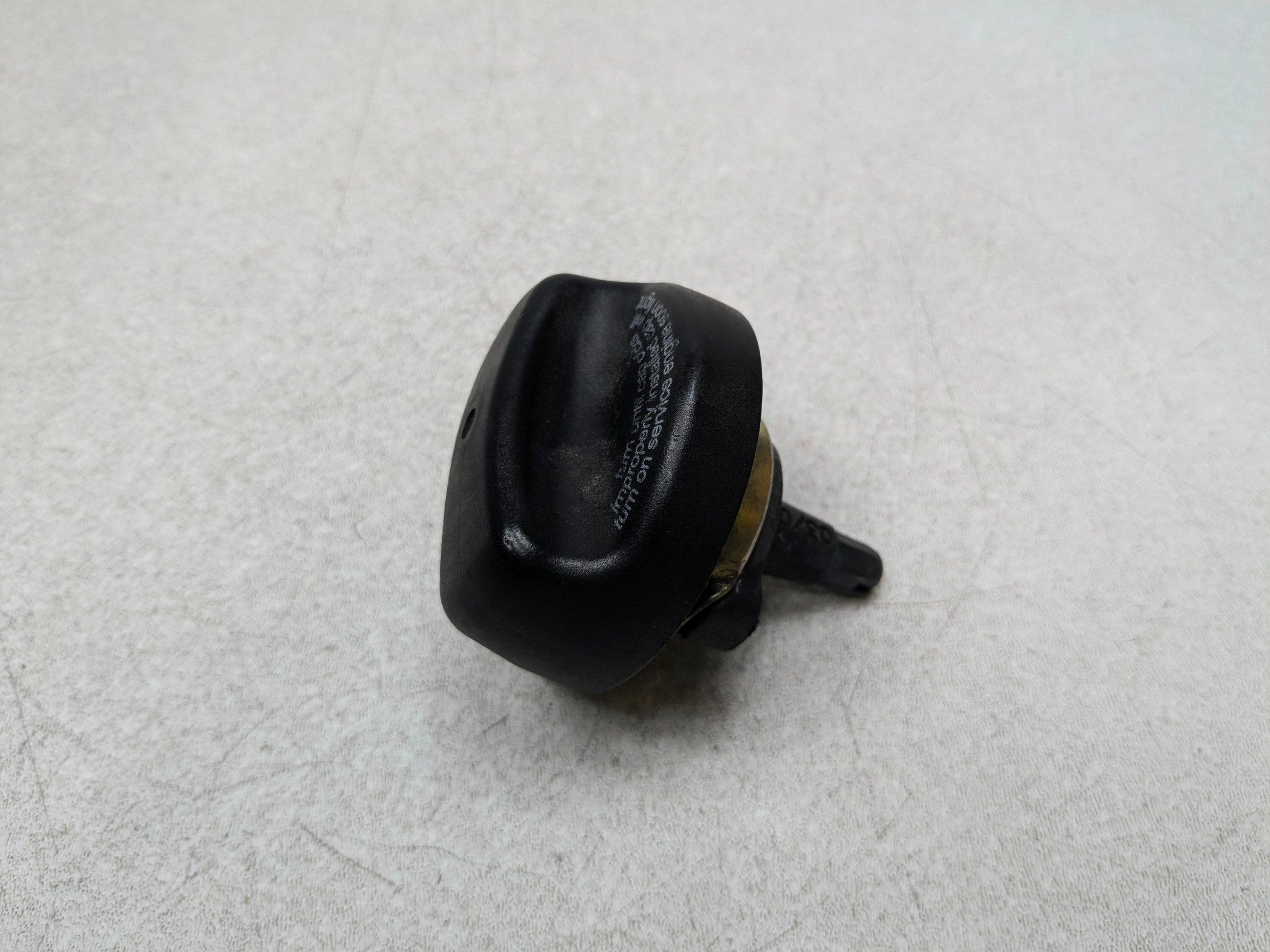 2003 - 2005 LAND ROVER RANGE ROVER OEM FUEL GAS TANK FILLER SCREW CAP LID BLACK