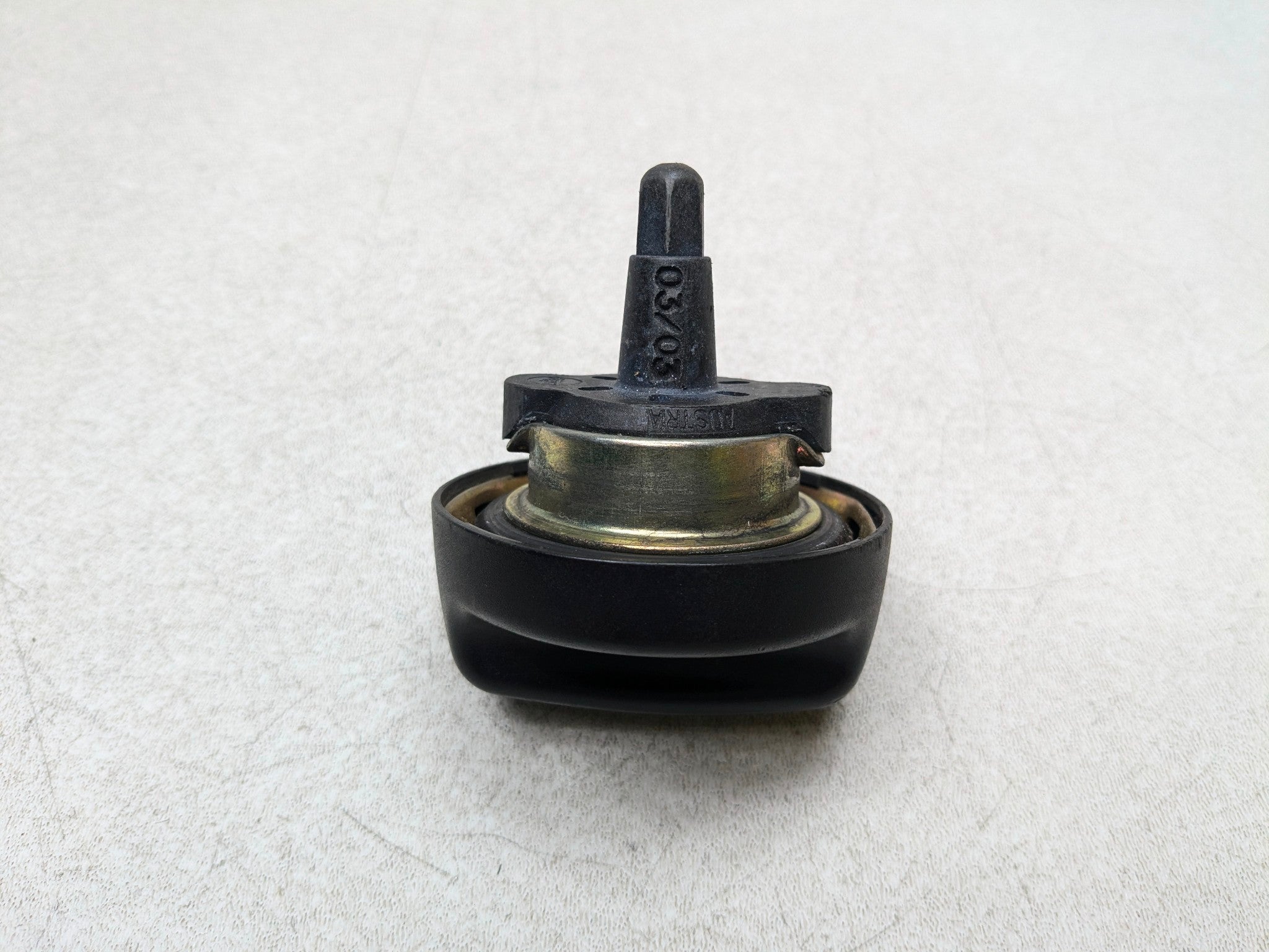 2003 - 2005 LAND ROVER RANGE ROVER OEM FUEL GAS TANK FILLER SCREW CAP LID BLACK