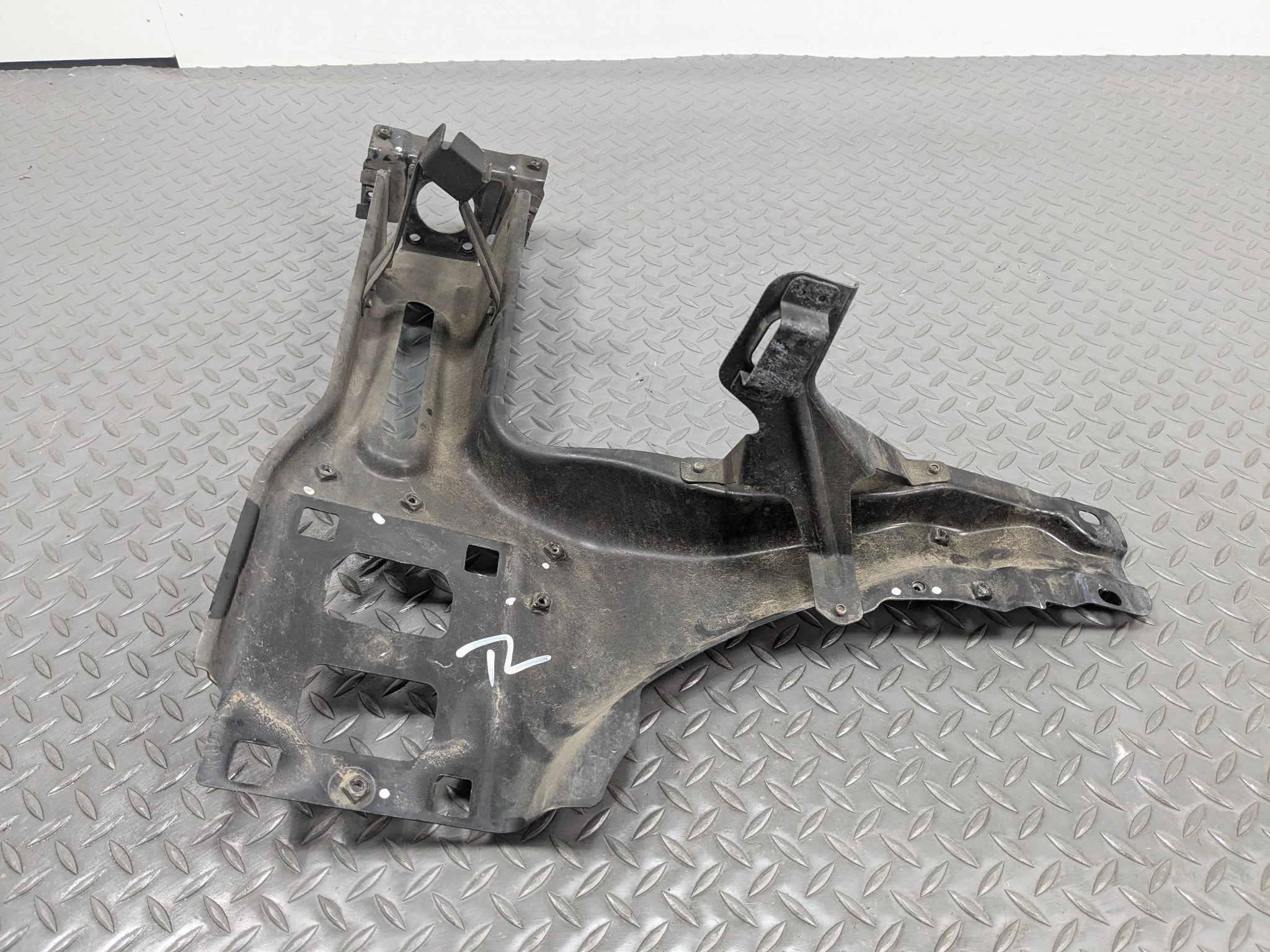 03 - 05 LAND ROVER RANGE ROVER OEM RADIATOR SUPPORT HEADLIGHT BRACKET RIGHT SIDE