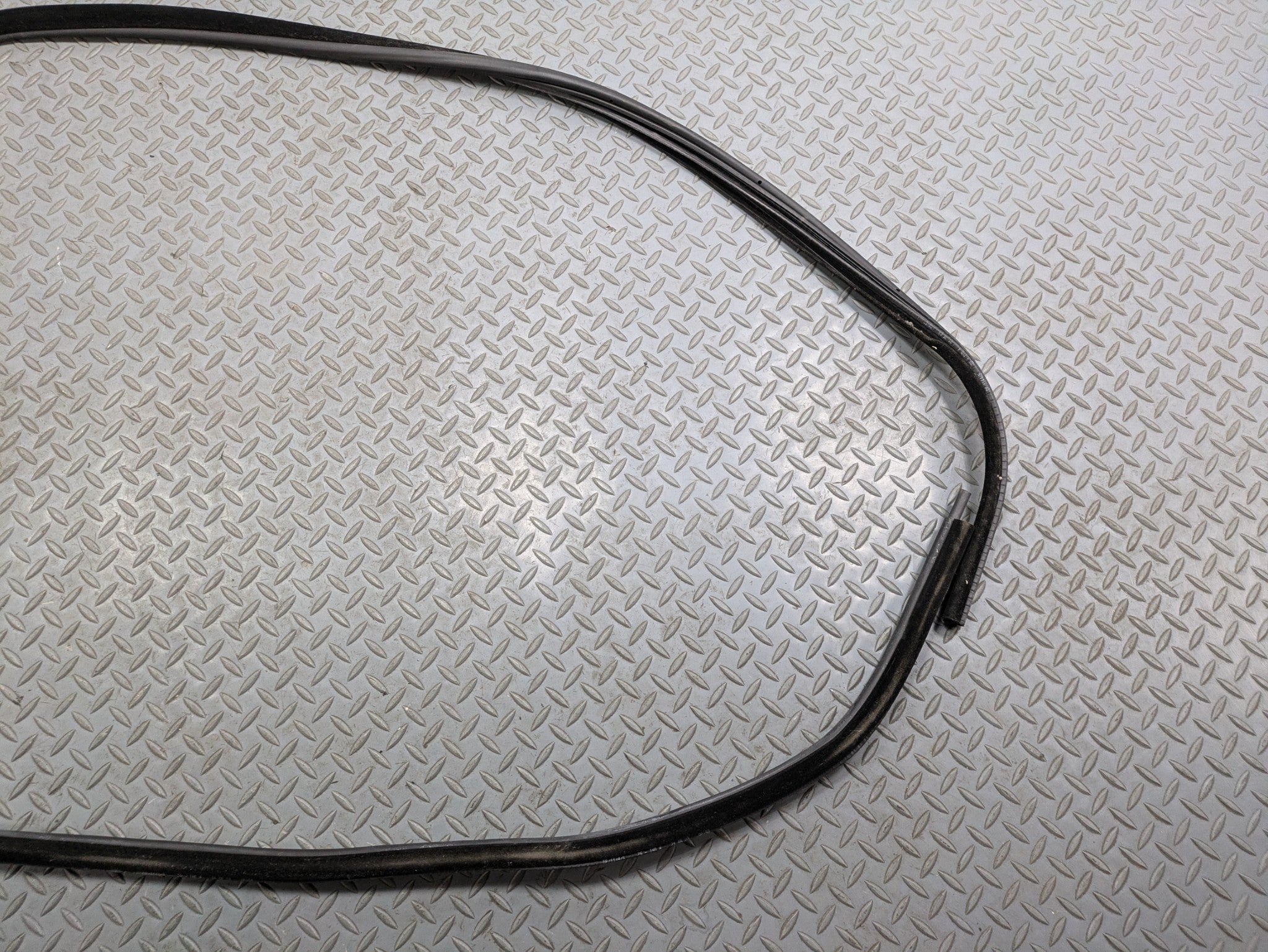 03 - 2005 LAND ROVER RANGE ROVER OEM DOOR SEAL WEATHER STRIPPING REAR LEFT SIDE