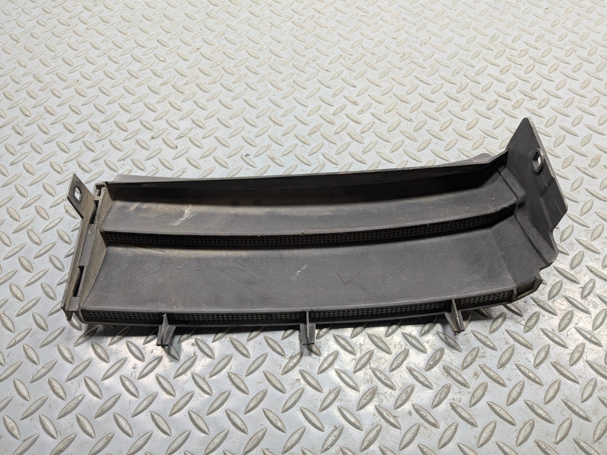 2003 - 2005 LAND ROVER RANGE ROVER OEM FENDER GRILLE VENT TRIM FRONT LEFT SIDE