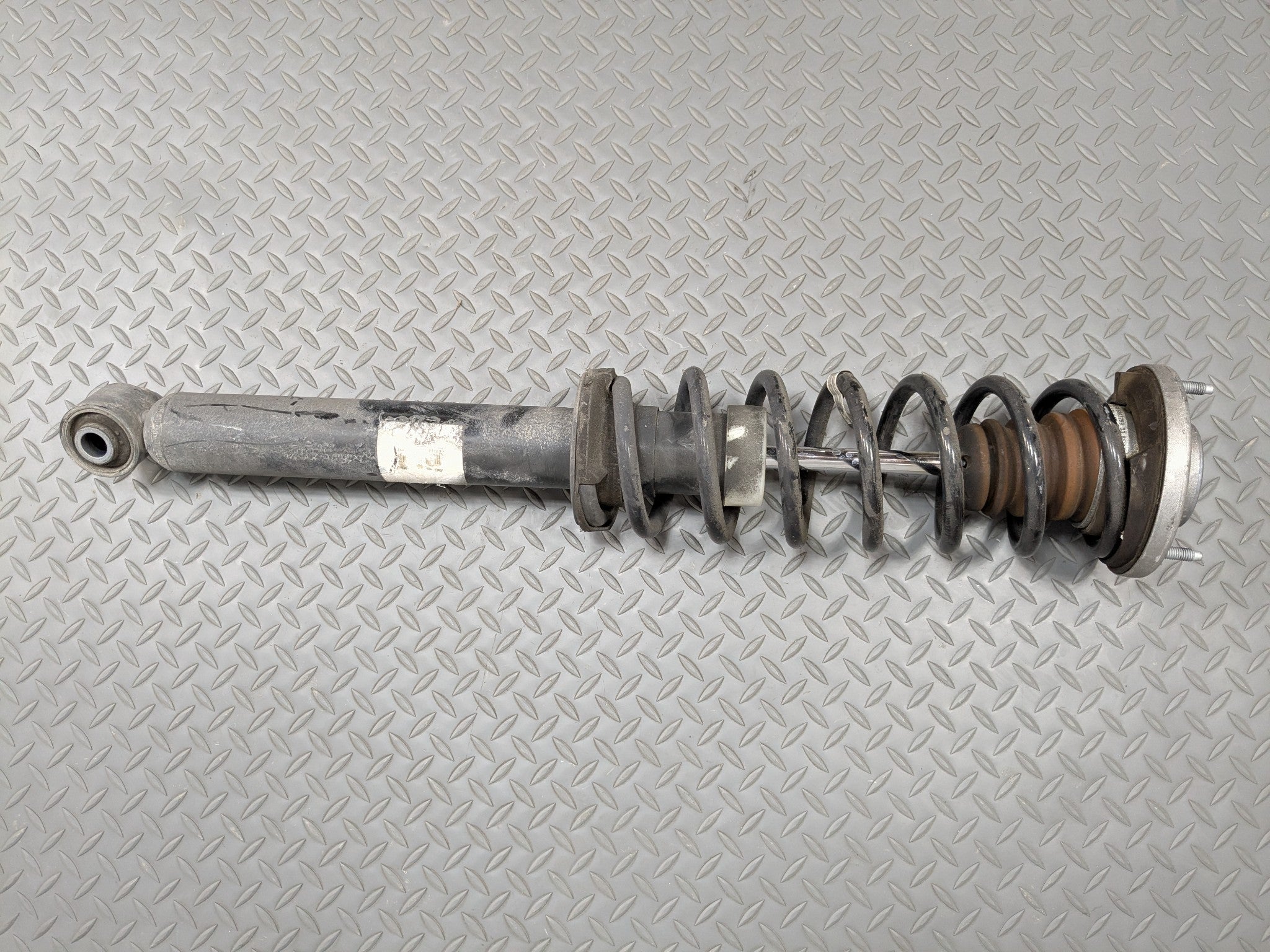 2014 - 2016 BMW 528I OEM SHOCK STRUT ABSORBER WITH COIL SPRING REAR RIGHT SIDE