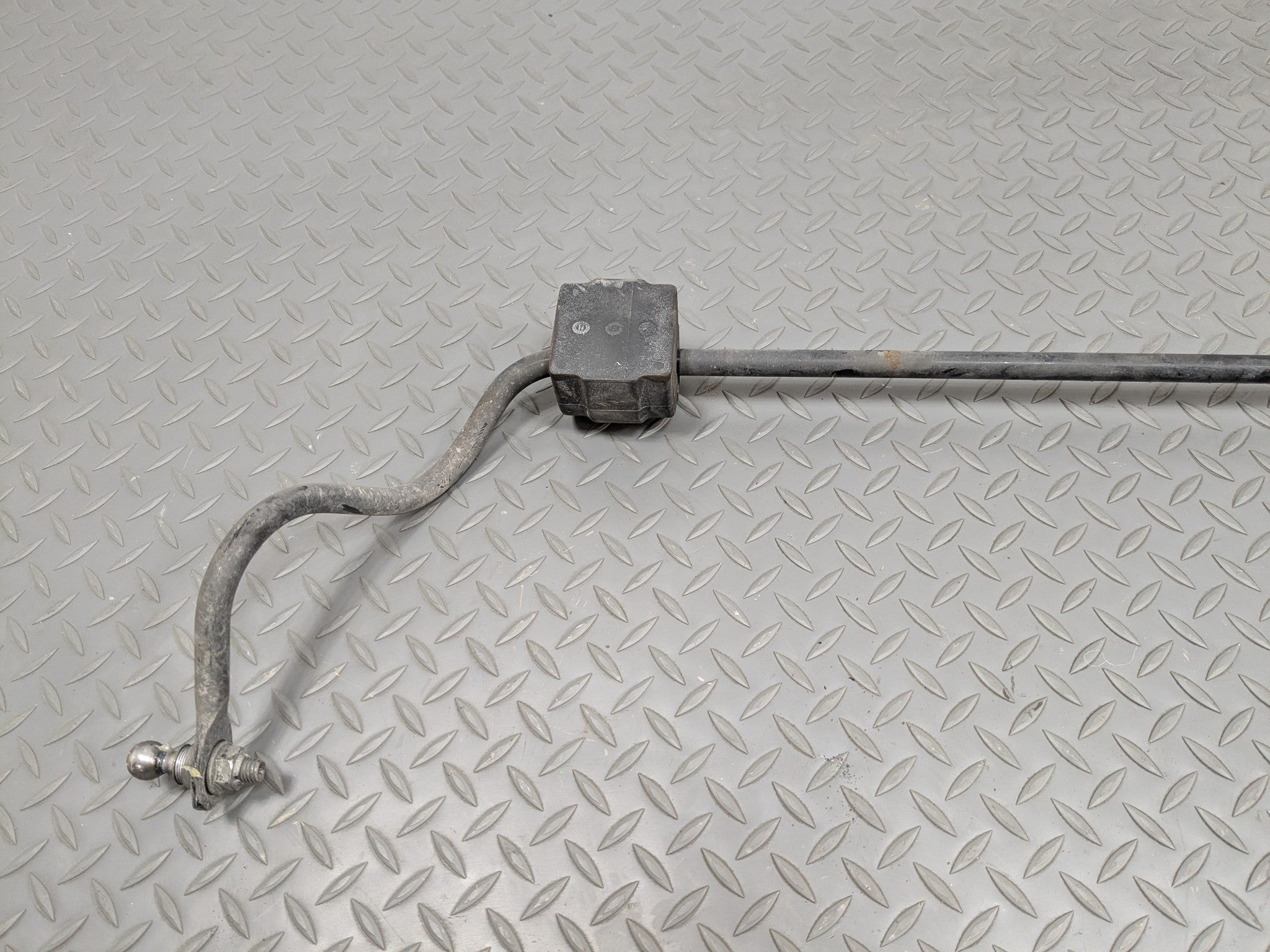 2014 - 2016 BMW 528I OEM SUSPENSION STABILIZER BAR ANTI ROLL ROD REAR SIDE