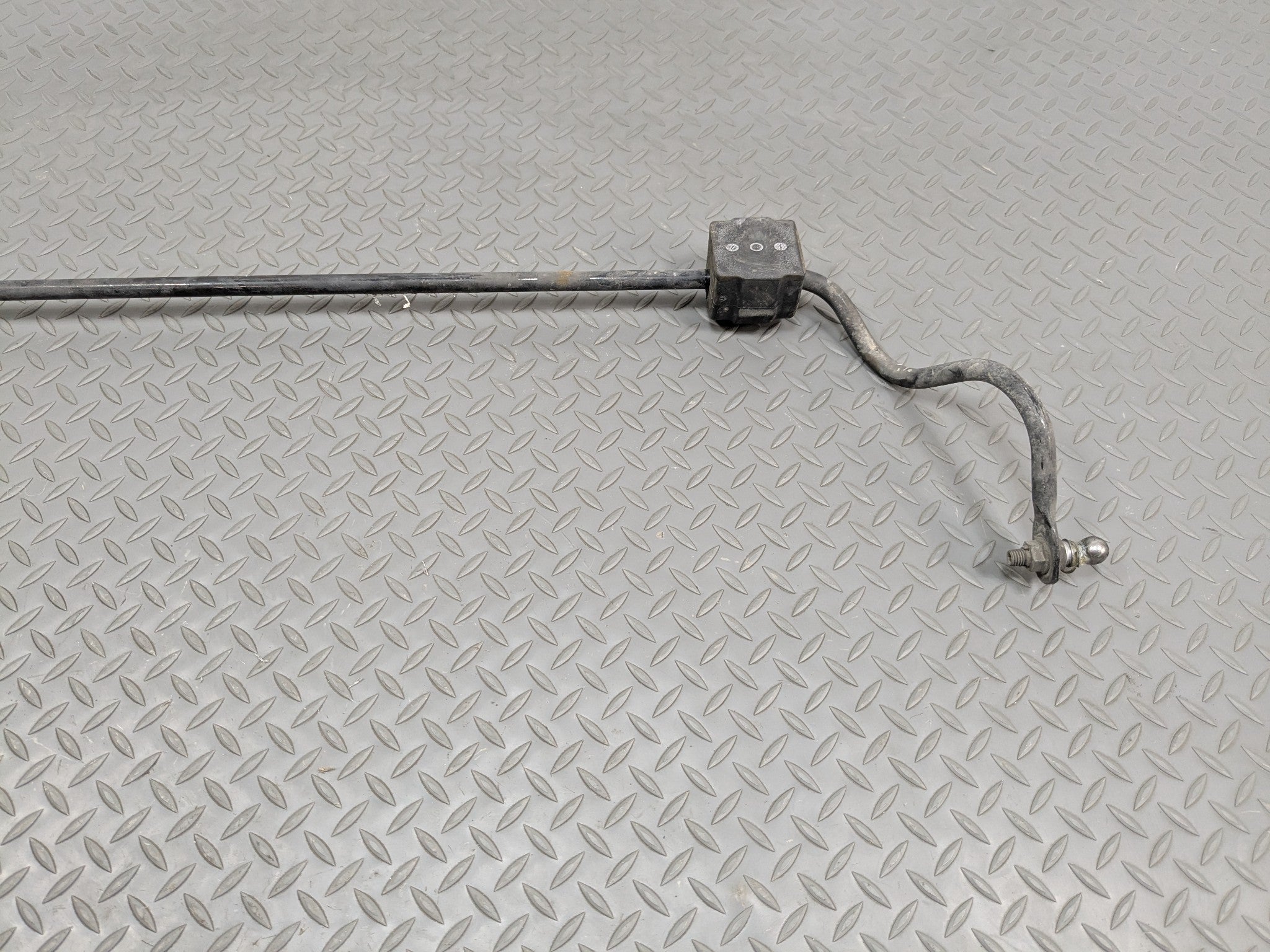 2014 - 2016 BMW 528I OEM SUSPENSION STABILIZER BAR ANTI ROLL ROD REAR SIDE