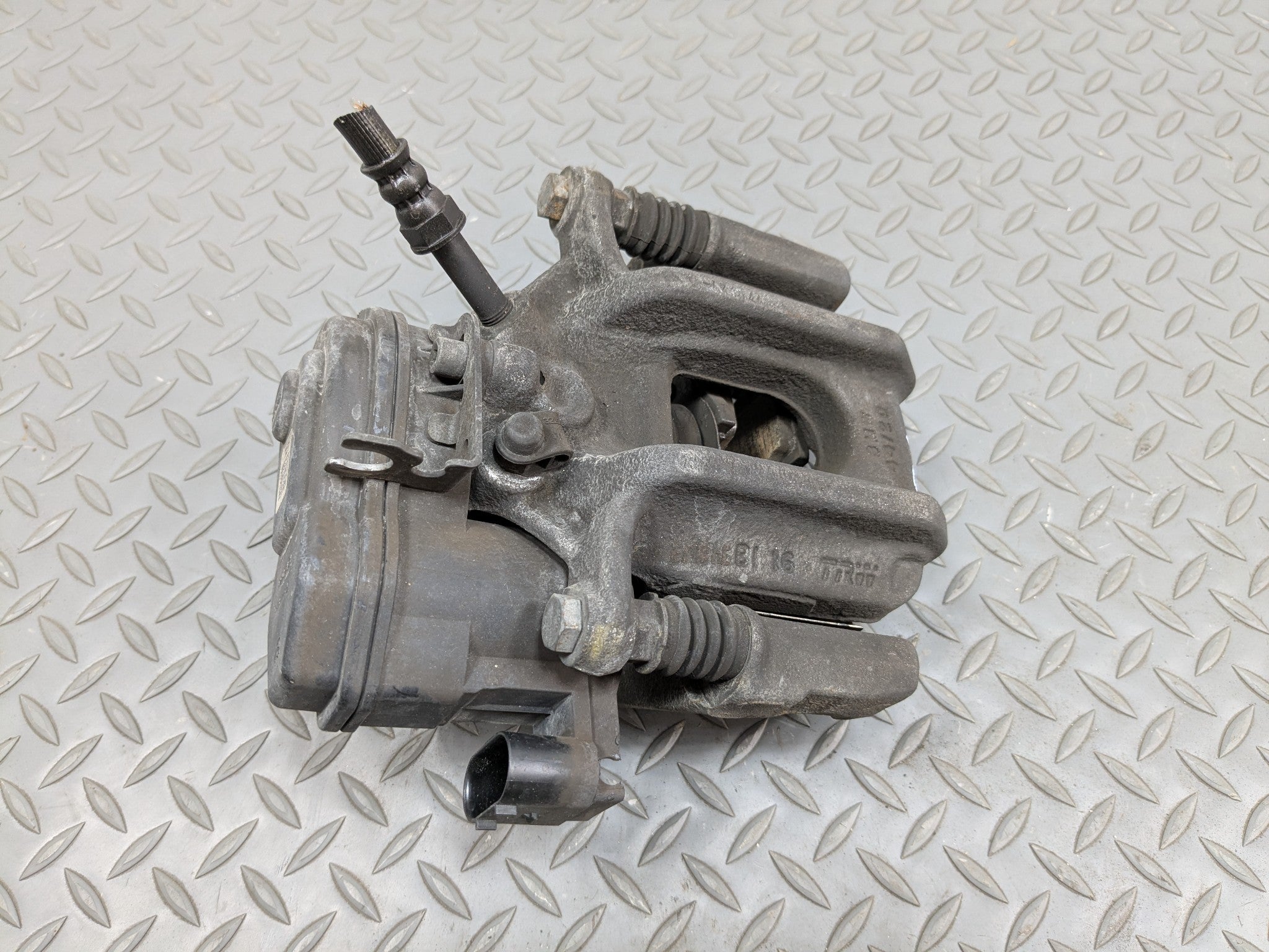 2014 - 2016 BMW 528I OEM BRAKE CALIPER ASSEMBLY REAR LEFT DRIVER SIDE