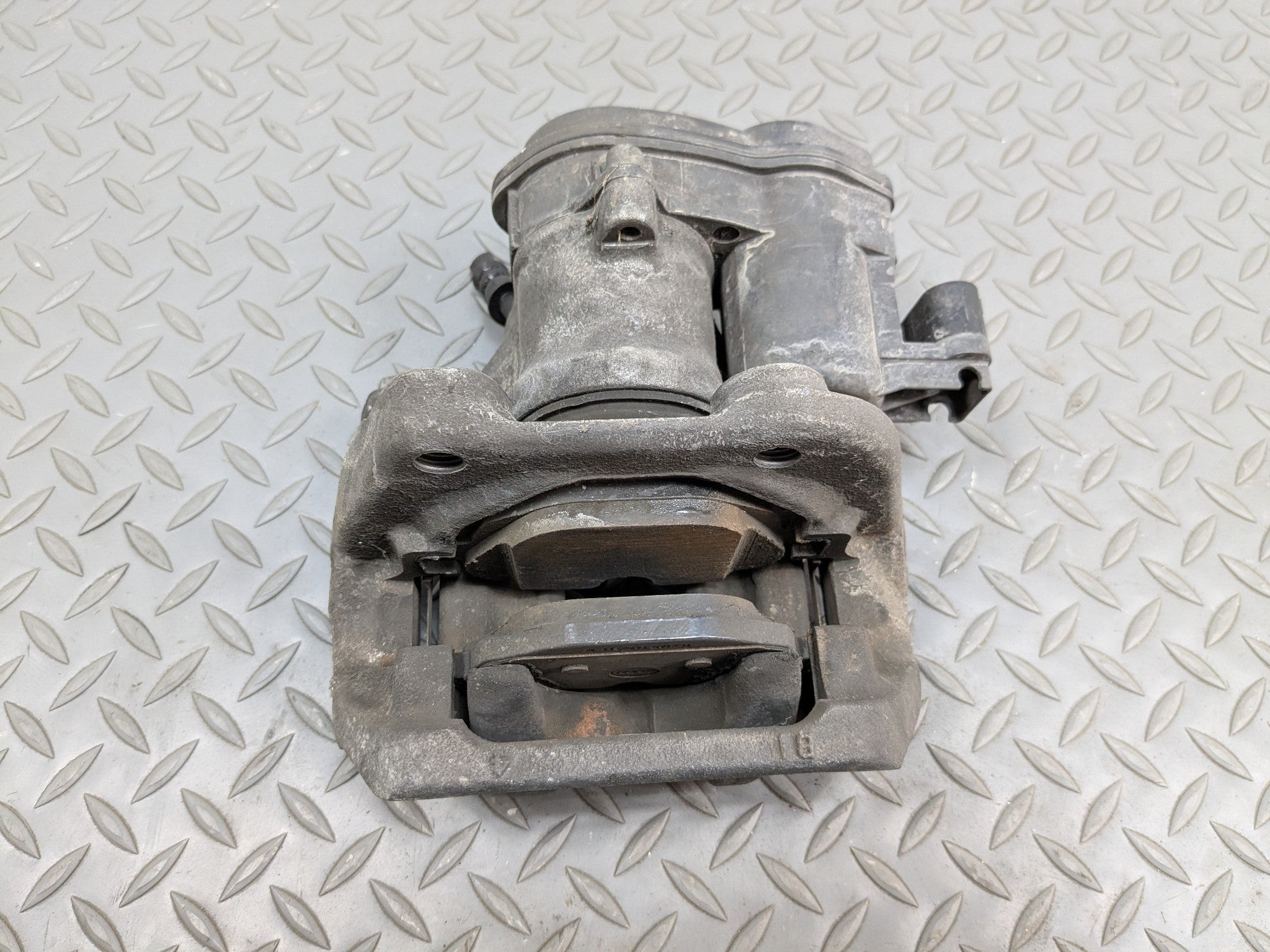 2014 - 2016 BMW 528I OEM BRAKE CALIPER ASSEMBLY REAR LEFT DRIVER SIDE