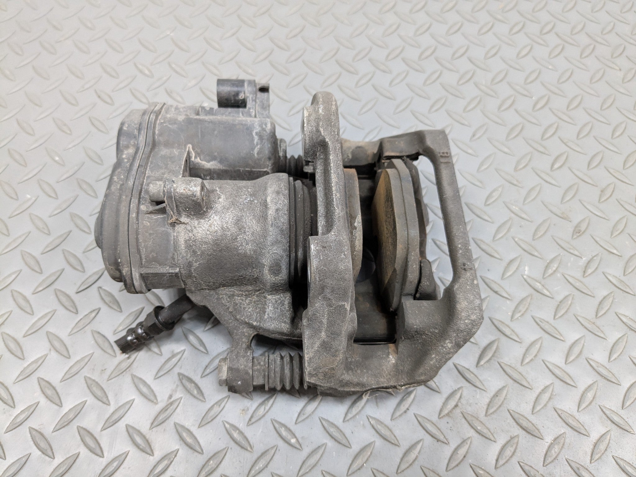 2014 - 2016 BMW 528I OEM BRAKE CALIPER ASSEMBLY REAR LEFT DRIVER SIDE