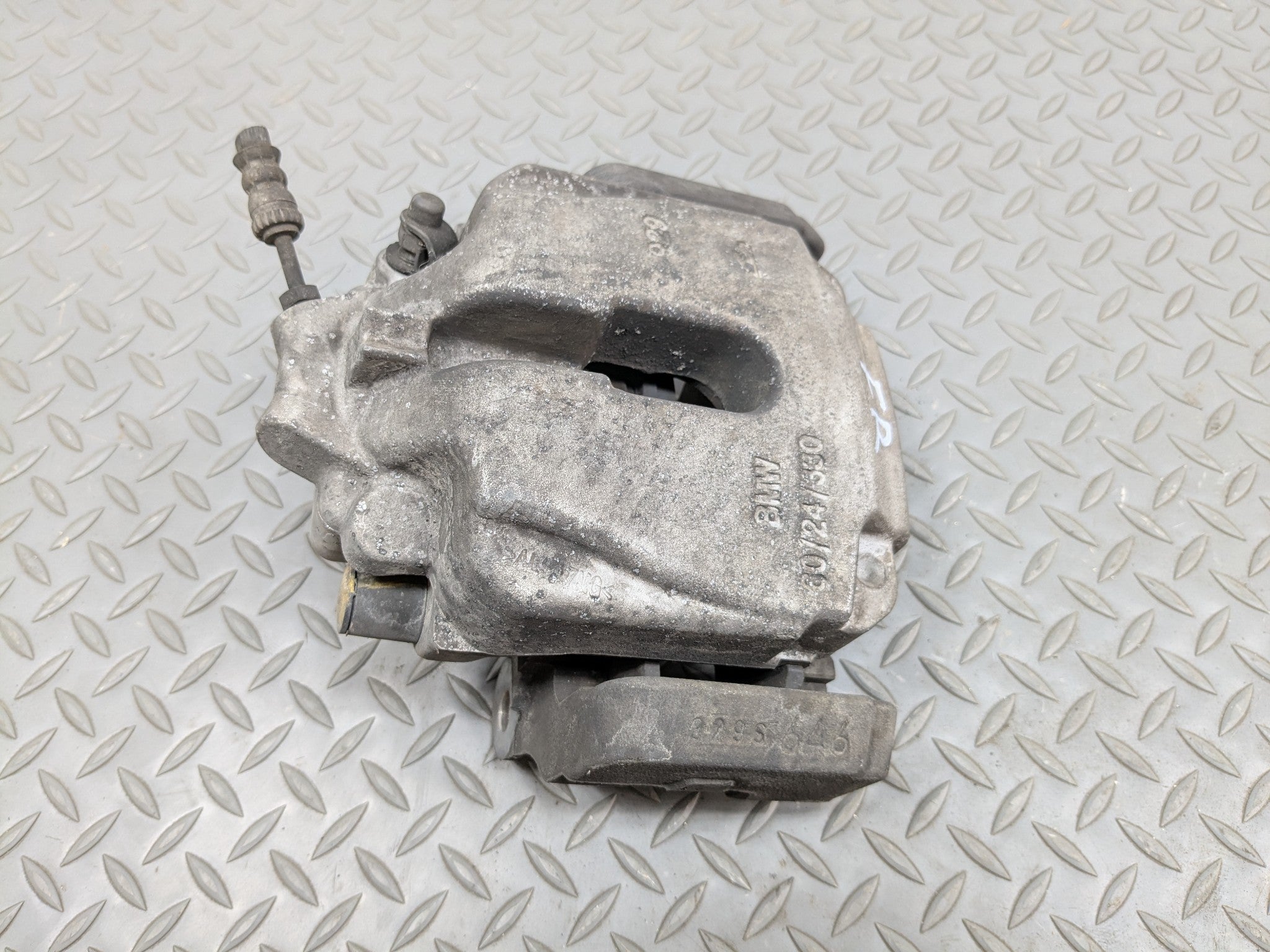 2014 - 2016 BMW 528I OEM BRAKE CALIPER ASSEMBLY FRONT RIGHT PASSENGER SIDE RWD