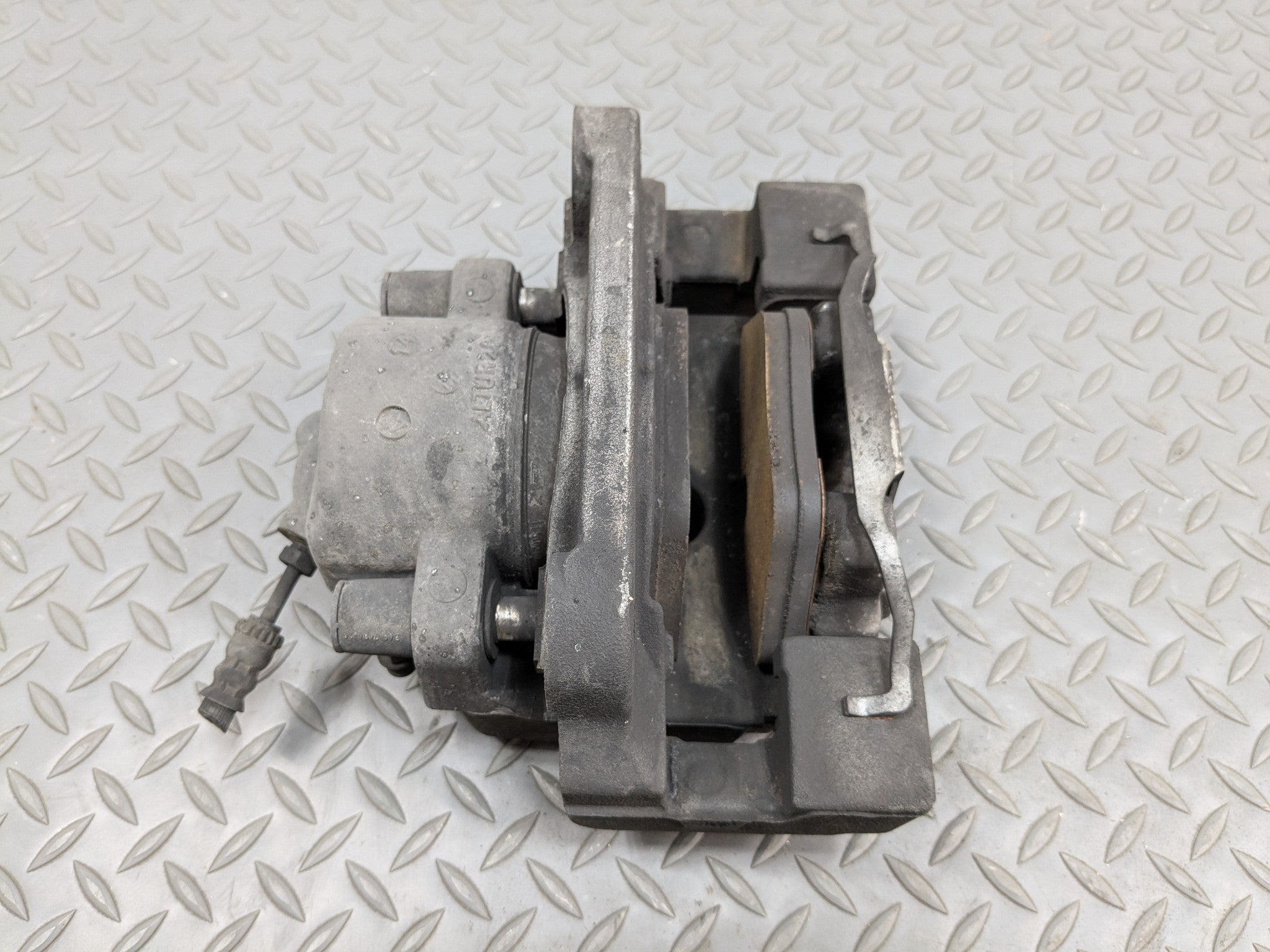 2014 - 2016 BMW 528I OEM BRAKE CALIPER ASSEMBLY FRONT RIGHT PASSENGER SIDE RWD