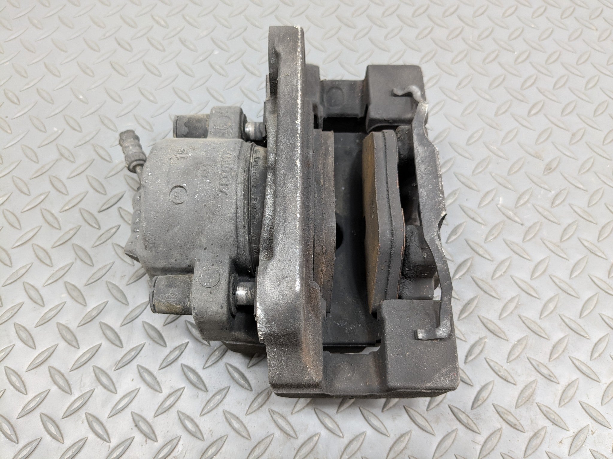 2014 - 2016 BMW 528I OEM BRAKE CALIPER ASSEMBLY FRONT LEFT DRIVER SIDE RWD