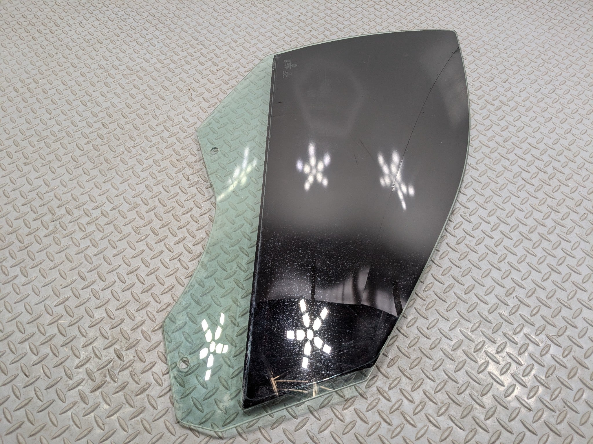 2014 - 2016 BMW 528I OEM DOOR WINDOW GLASS FRONT RIGHT PASSENGER SIDE