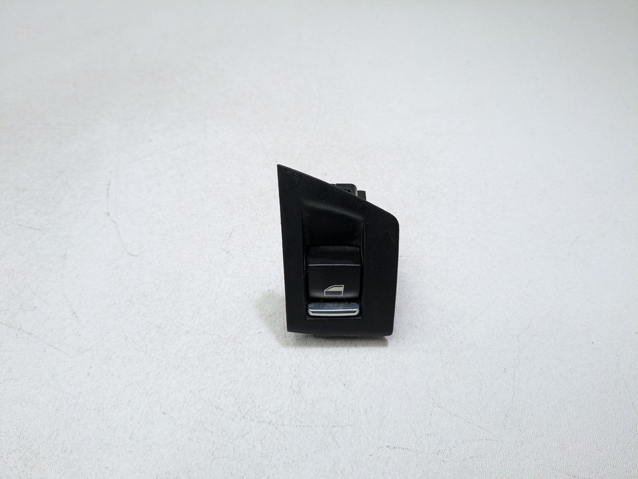 2014 - 2016 BMW 528I OEM DOOR SWITCH WINDOW CONTROL REAR RIGHT PASSENGER SIDE