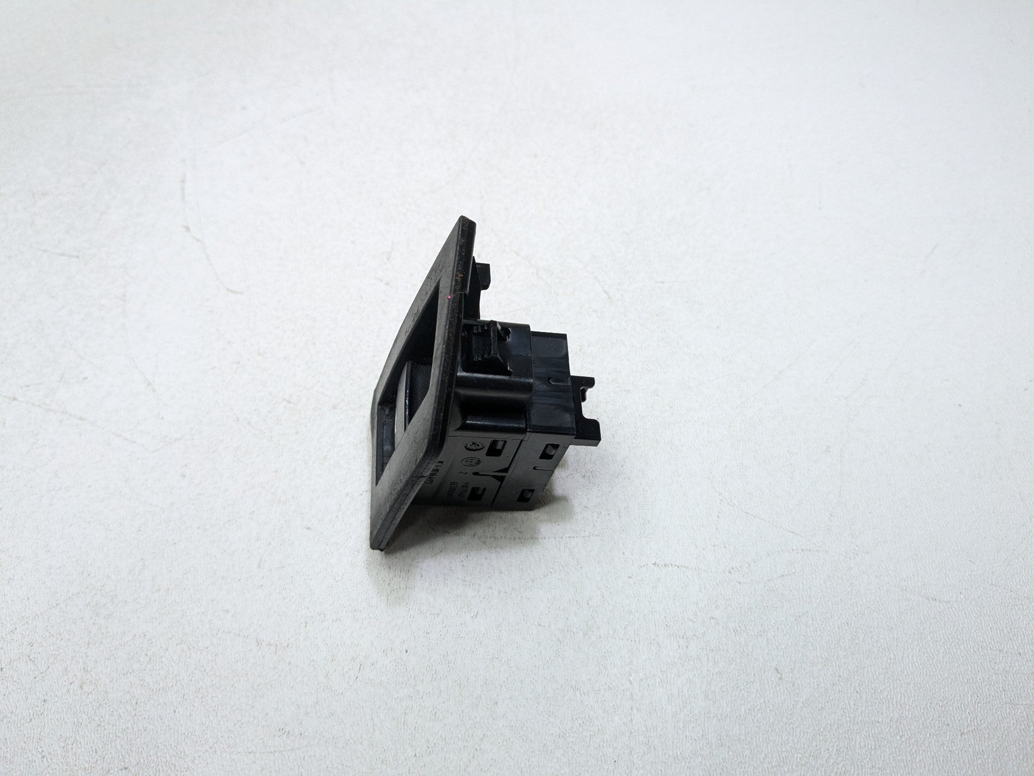2014 - 2016 BMW 528I OEM DOOR SWITCH WINDOW CONTROL FRONT RIGHT PASSENGER SIDE