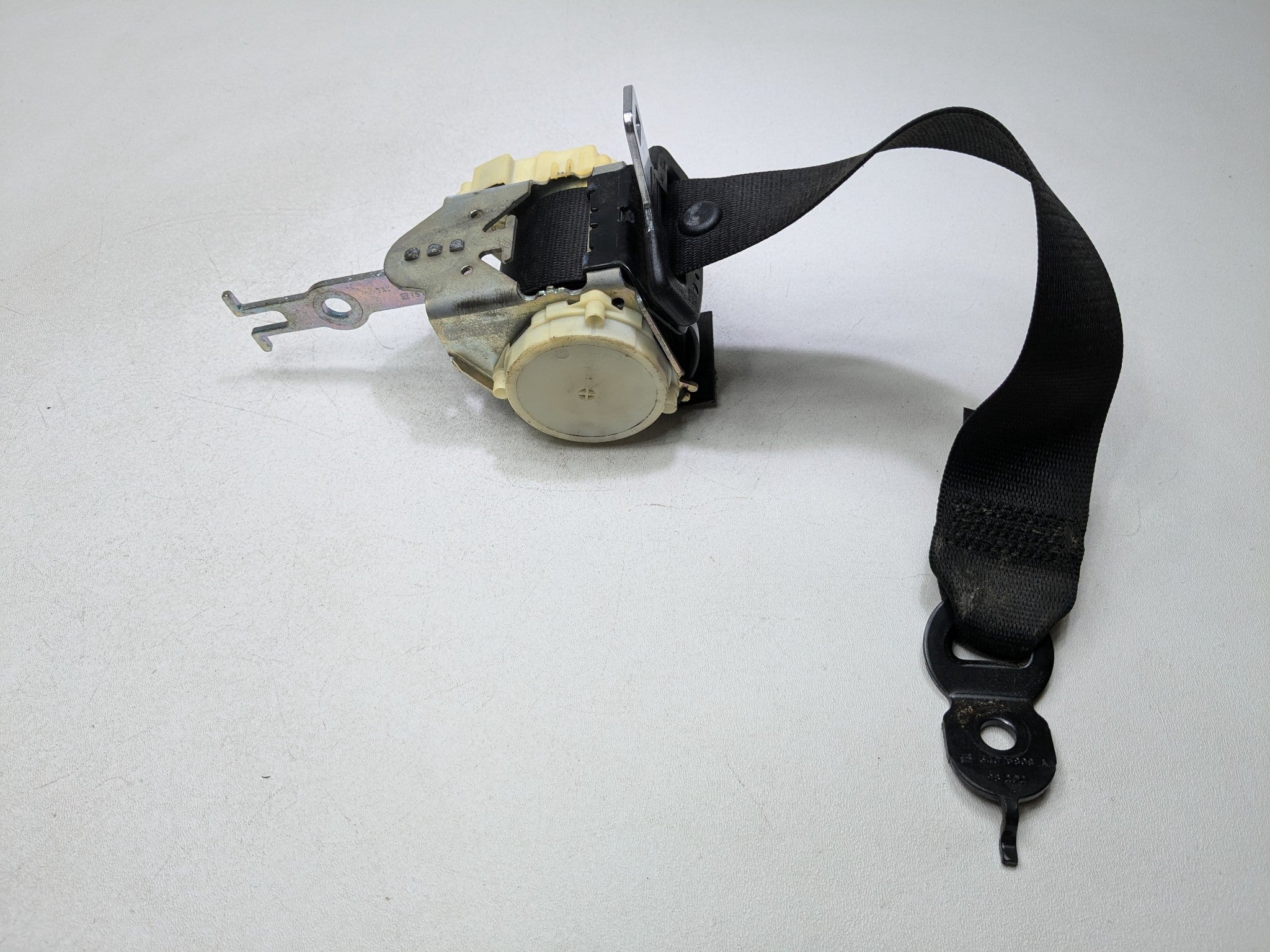 2014 - 2016 BMW 528I OEM SEAT BELT RETRACTOR REAR LEFT DRIVER SIDE