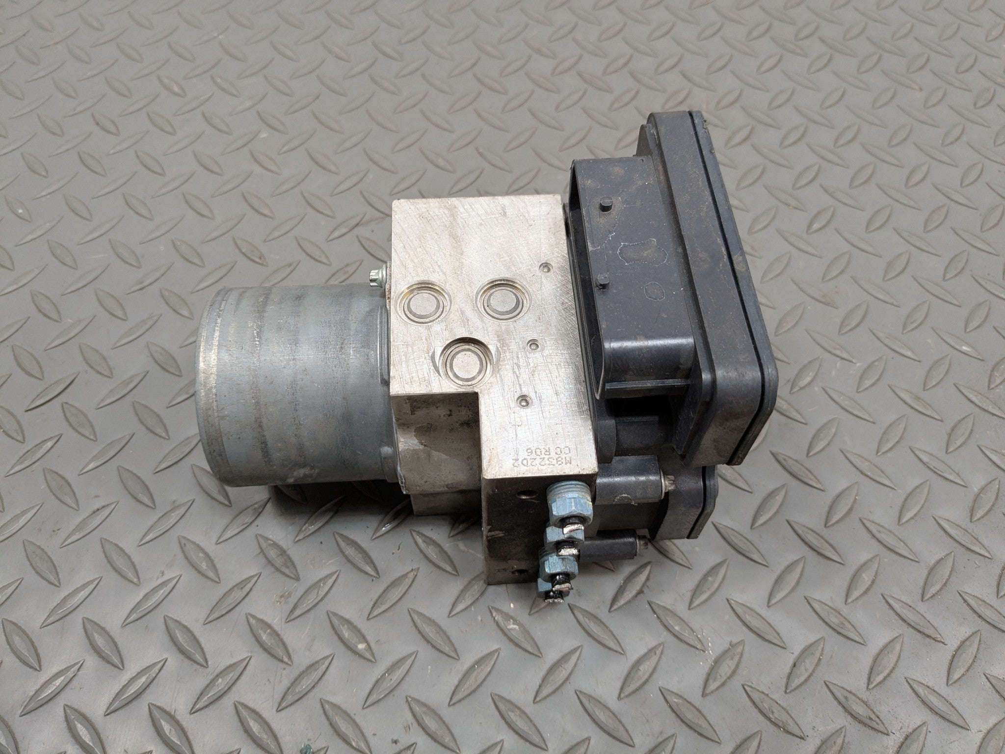 2014 - 2016 BMW 528I OEM ABS ANTI LOCK BRAKE PUMP MODULE ASSEMBLY 2.0L