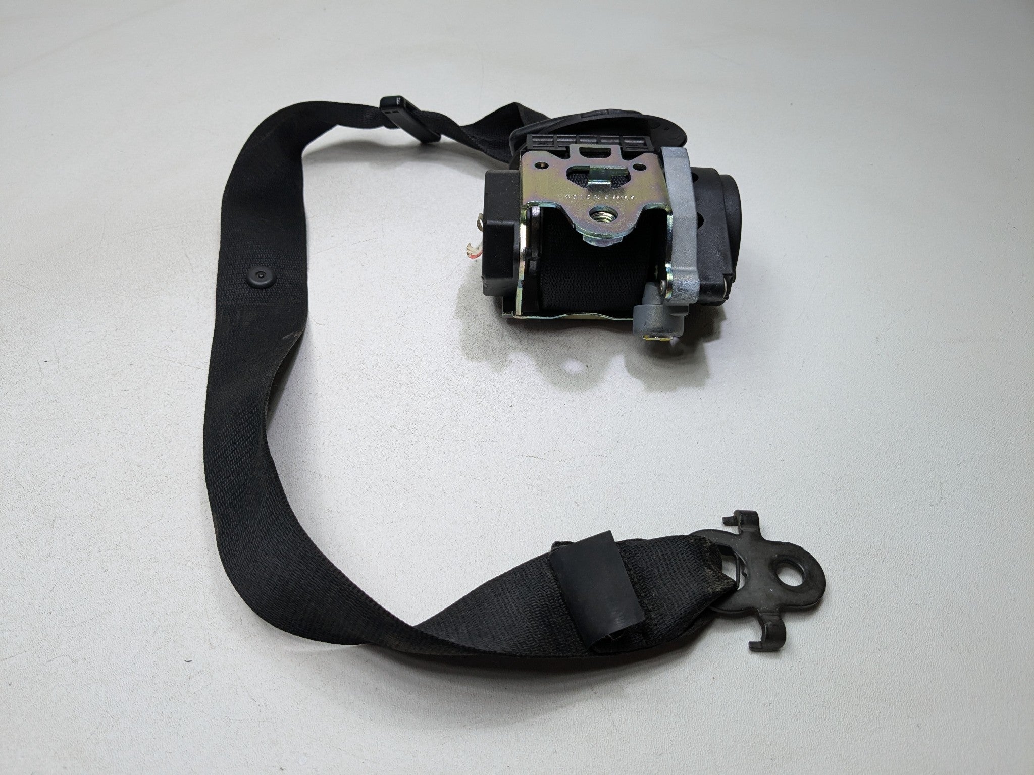 2014 - 2016 BMW 528I OEM SEAT BELT RETRACTOR FRONT LEFT DRIVER SIDE