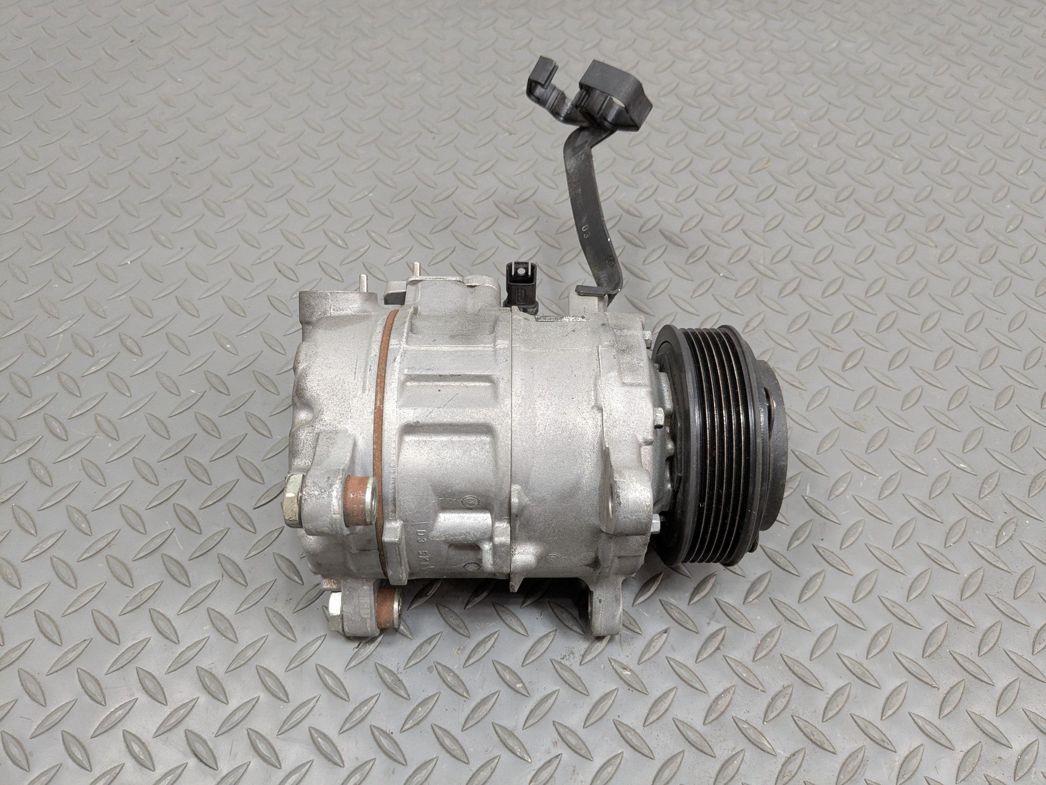 2014 - 2016 BMW 528I OEM AC AIR CONDITIONING AIR COMPRESSOR PUMP UNIT