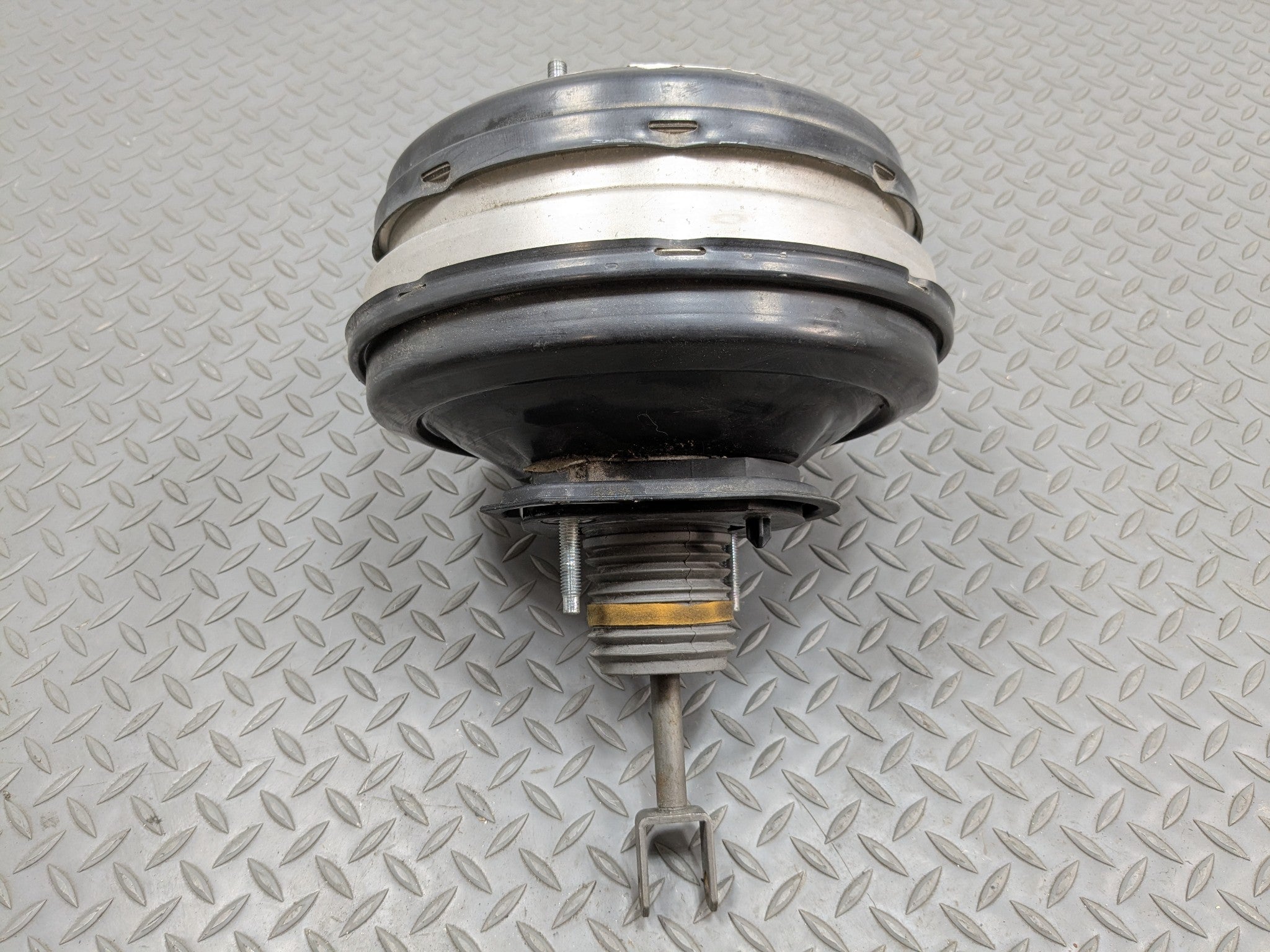 2014 - 2016 BMW 528I OEM POWER BRAKE BOOSTER ASSEMBLY WITHOUT MASTER CYLINDER