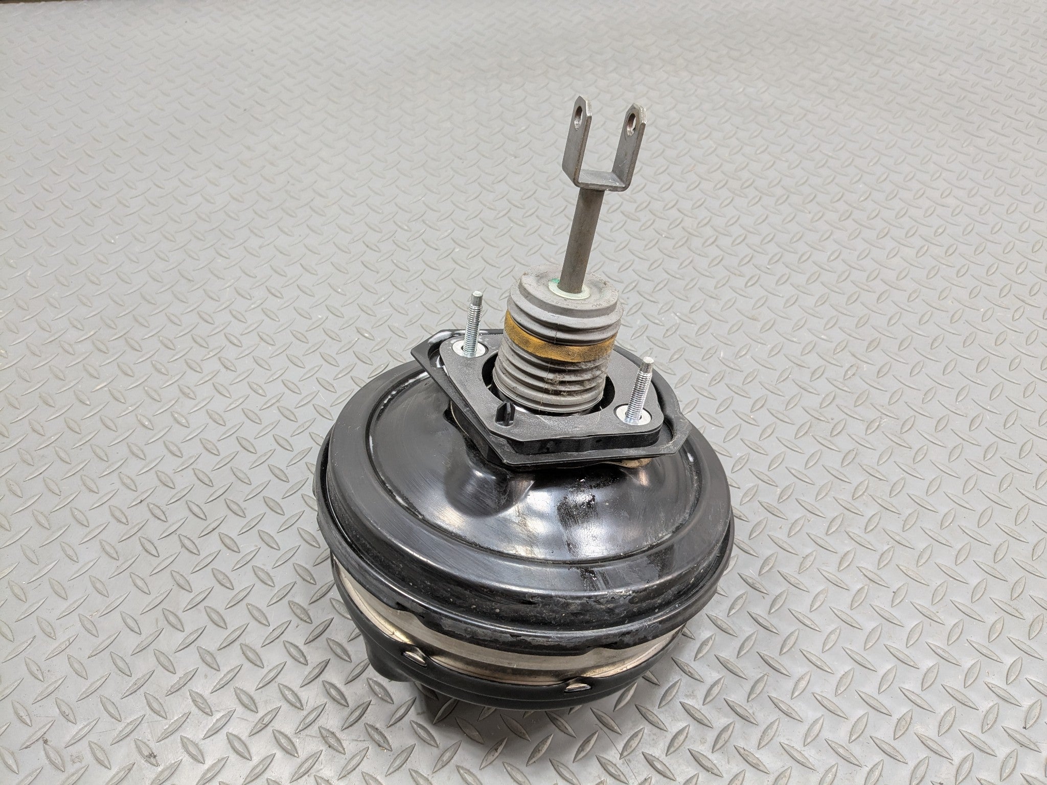 2014 - 2016 BMW 528I OEM POWER BRAKE BOOSTER ASSEMBLY WITHOUT MASTER CYLINDER