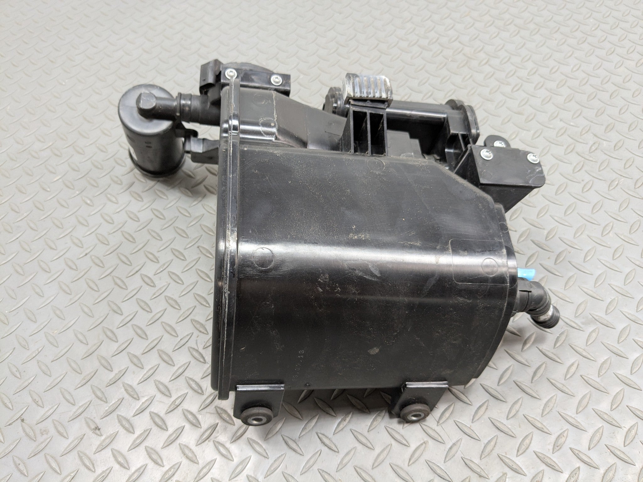 2014 - 2016 BMW 528I OEM FUEL VAPOR GAS CHARCOAL EVAPORATOR CANISTER