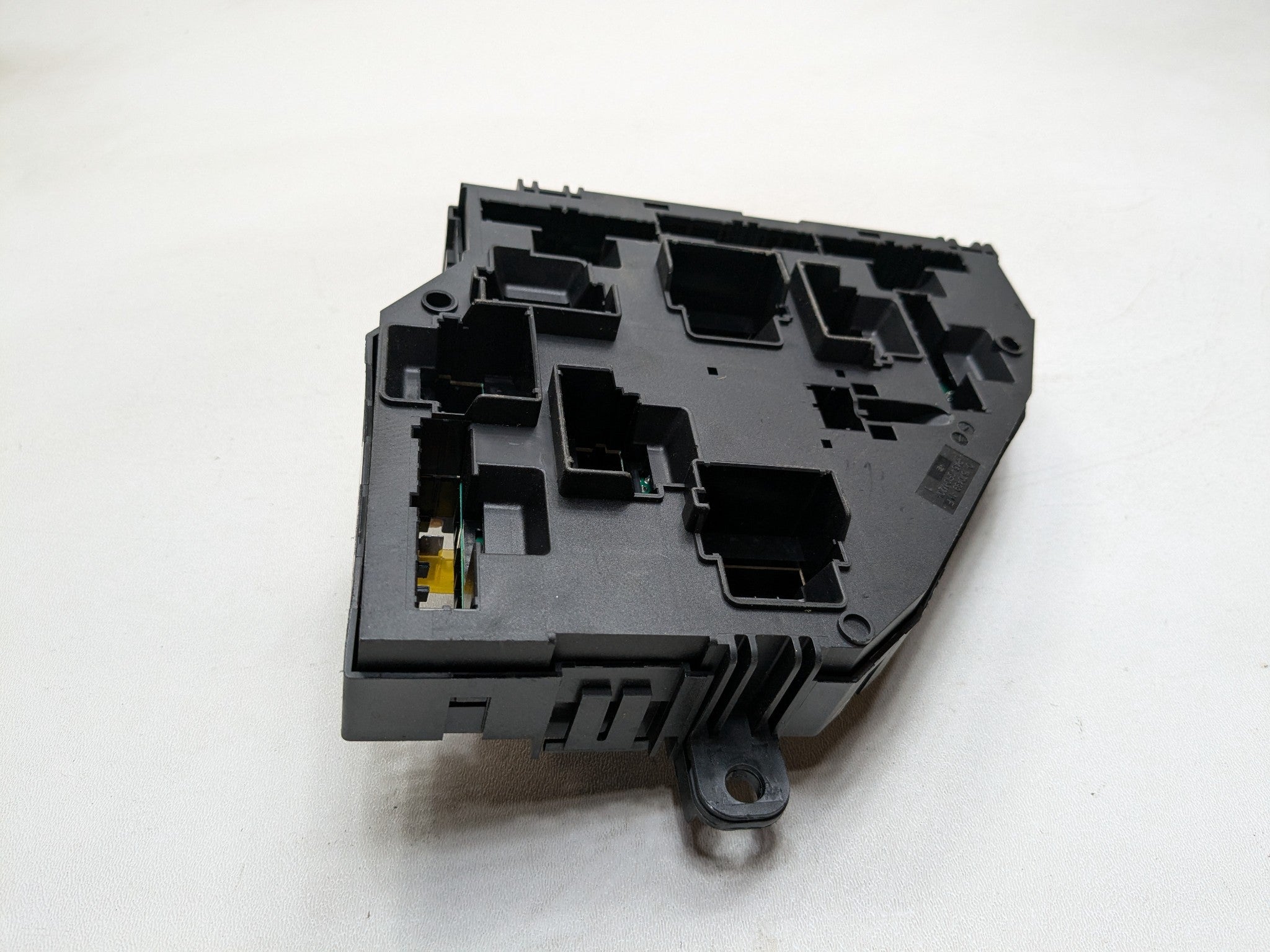 2014 - 2016 BMW 528I OEM CABIN FUSE RELAY JUNCTION BOX MODULE UNIT REAR TRUNK