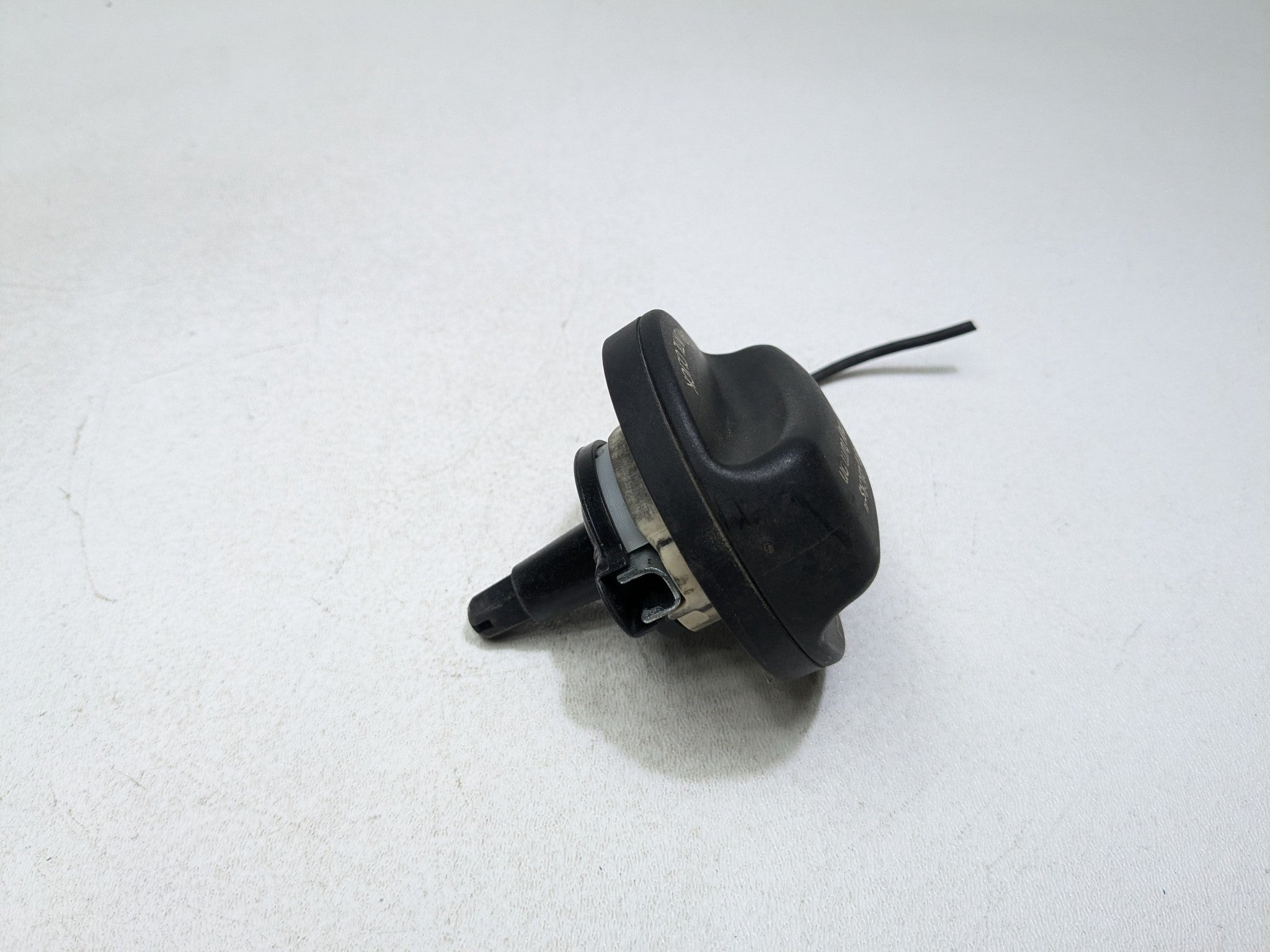 2014 - 2016 BMW 528I OEM FUEL GAS TANK FILLER CAP COVER BLACK