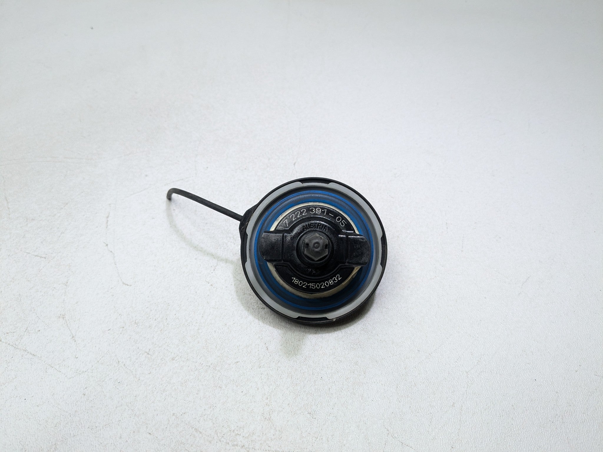 2014 - 2016 BMW 528I OEM FUEL GAS TANK FILLER CAP COVER BLACK