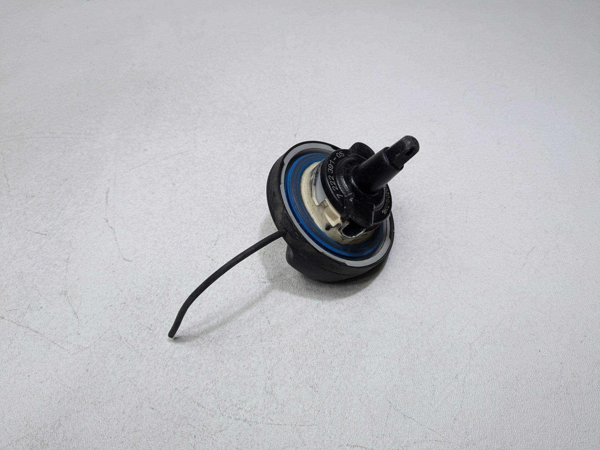 2014 - 2016 BMW 528I OEM FUEL GAS TANK FILLER CAP COVER BLACK