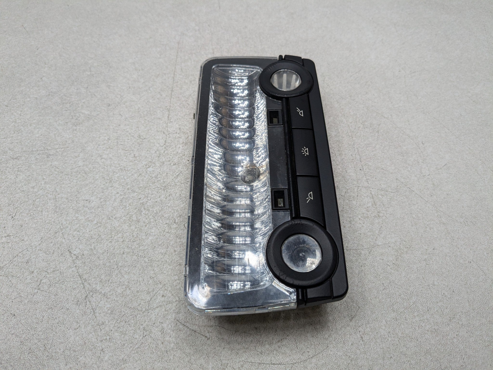 2014 - 2016 BMW 528I OEM OVERHEAD DOME READING LIGHT LAMP REAR CENTER INTERIOR