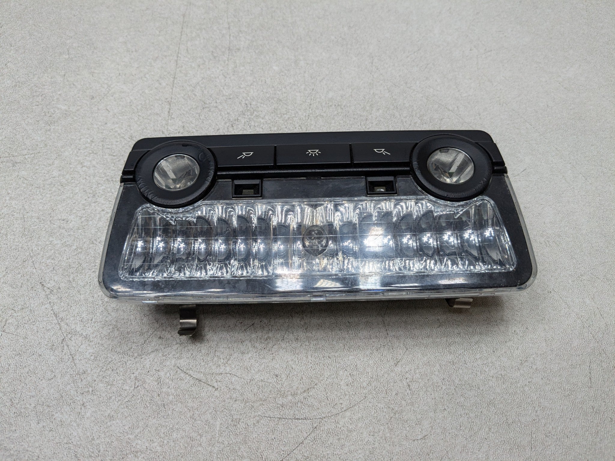 2014 - 2016 BMW 528I OEM OVERHEAD DOME READING LIGHT LAMP REAR CENTER INTERIOR