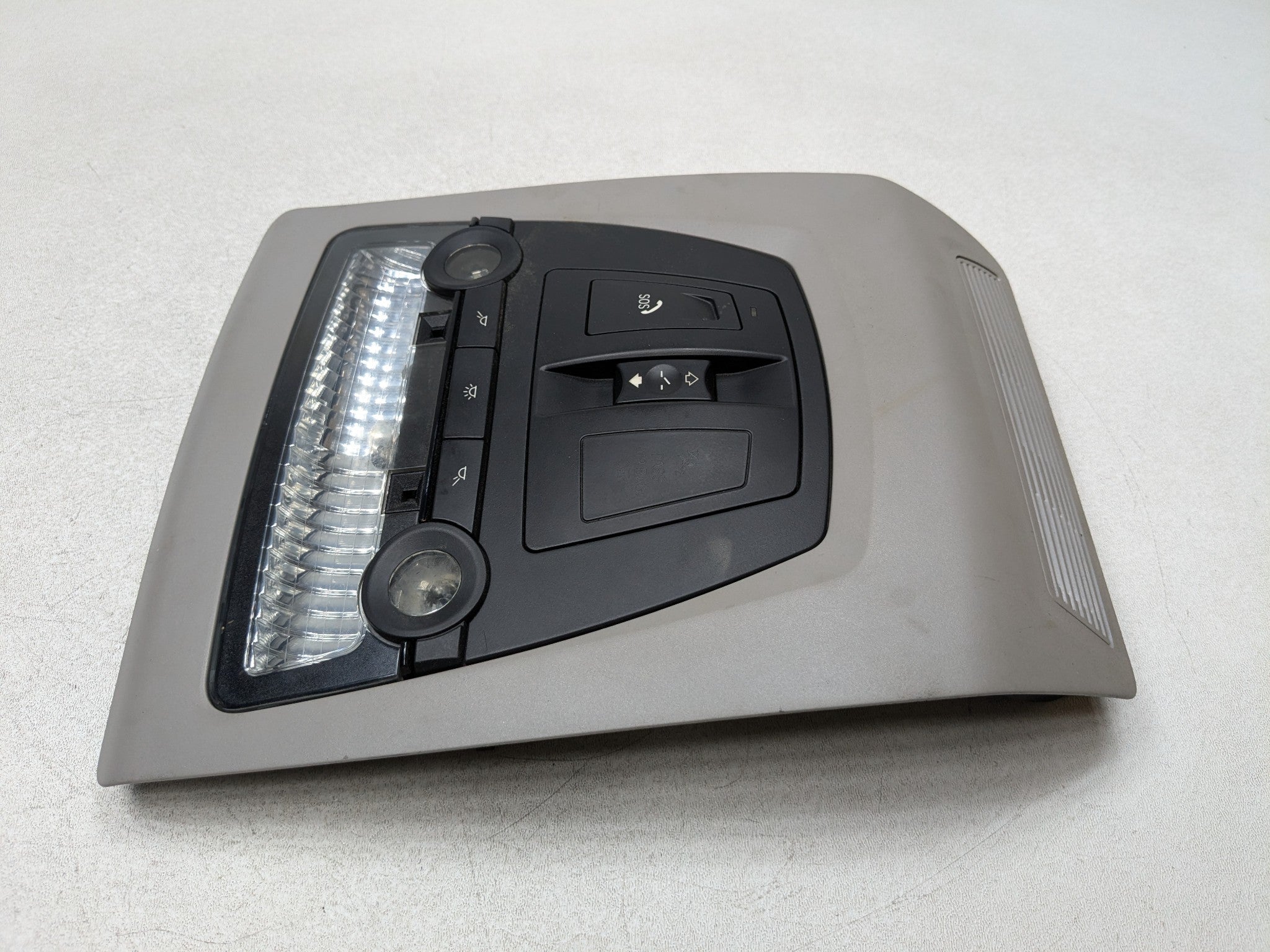 2014 - 2016 BMW 528I OEM OVERHEAD DOME READING LIGHT LAMP FRONT CENTER INTERIOR