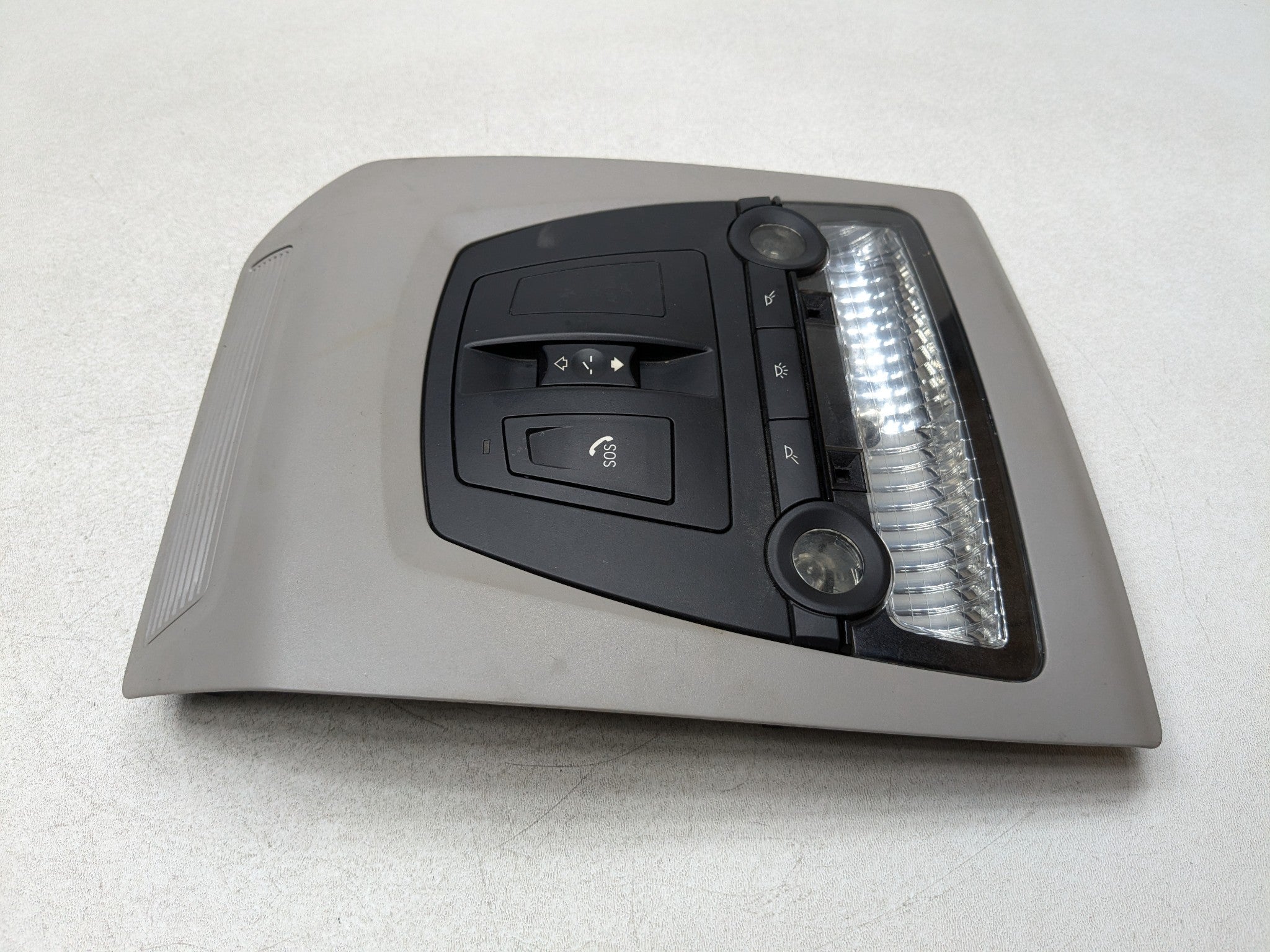 2014 - 2016 BMW 528I OEM OVERHEAD DOME READING LIGHT LAMP FRONT CENTER INTERIOR