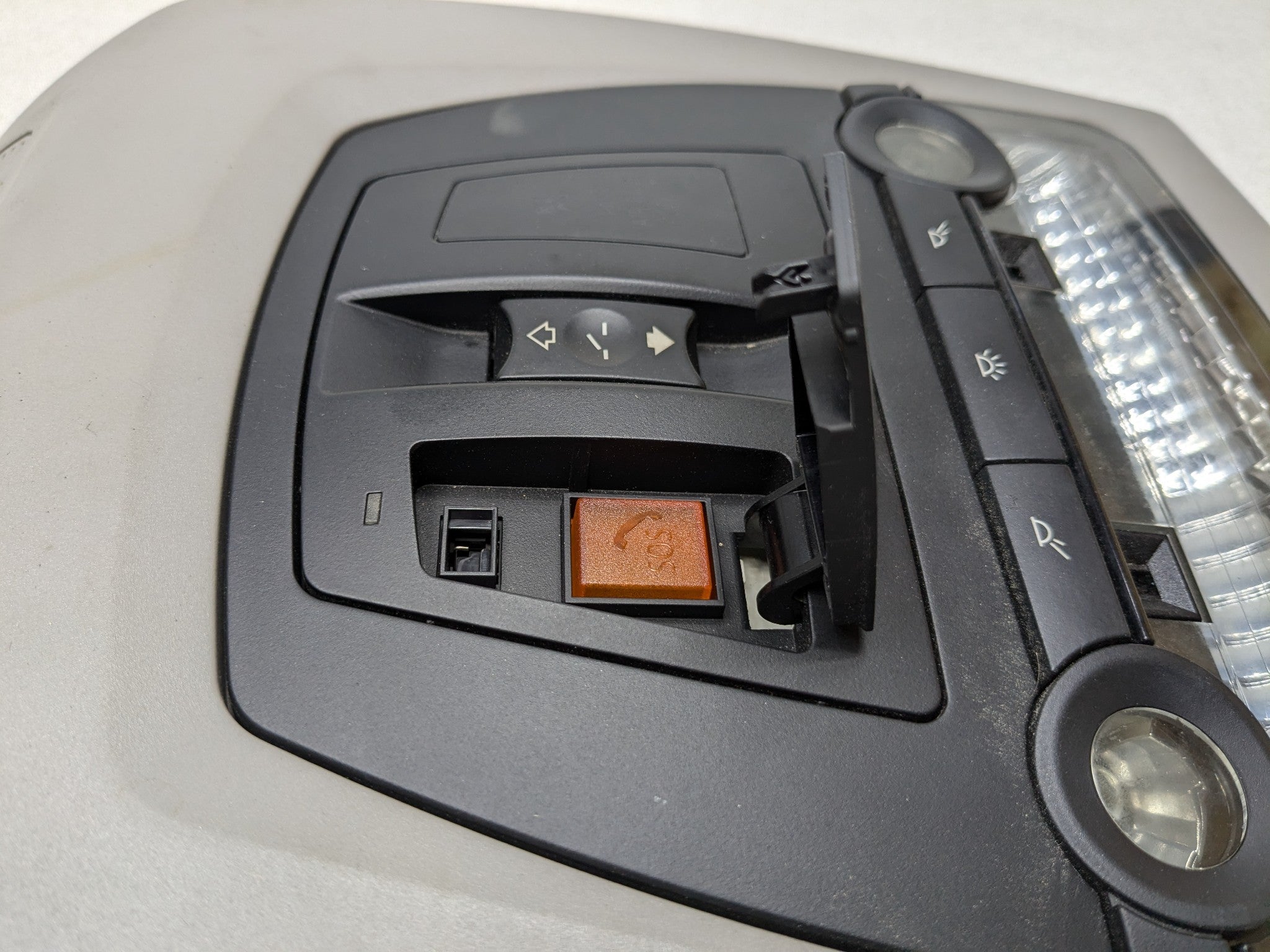 2014 - 2016 BMW 528I OEM OVERHEAD DOME READING LIGHT LAMP FRONT CENTER INTERIOR