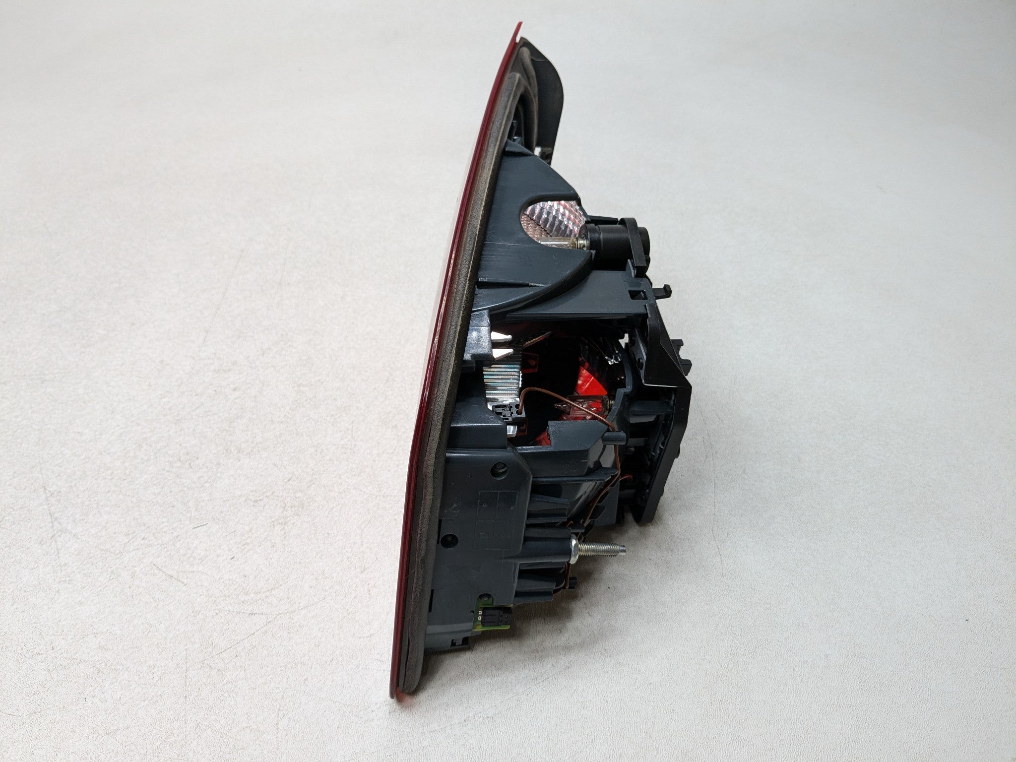 2014 - 2016 BMW 528I OEM TAIL LIGHT ASSEMBLY INNER LID MOUNTED REAR LEFT SIDE