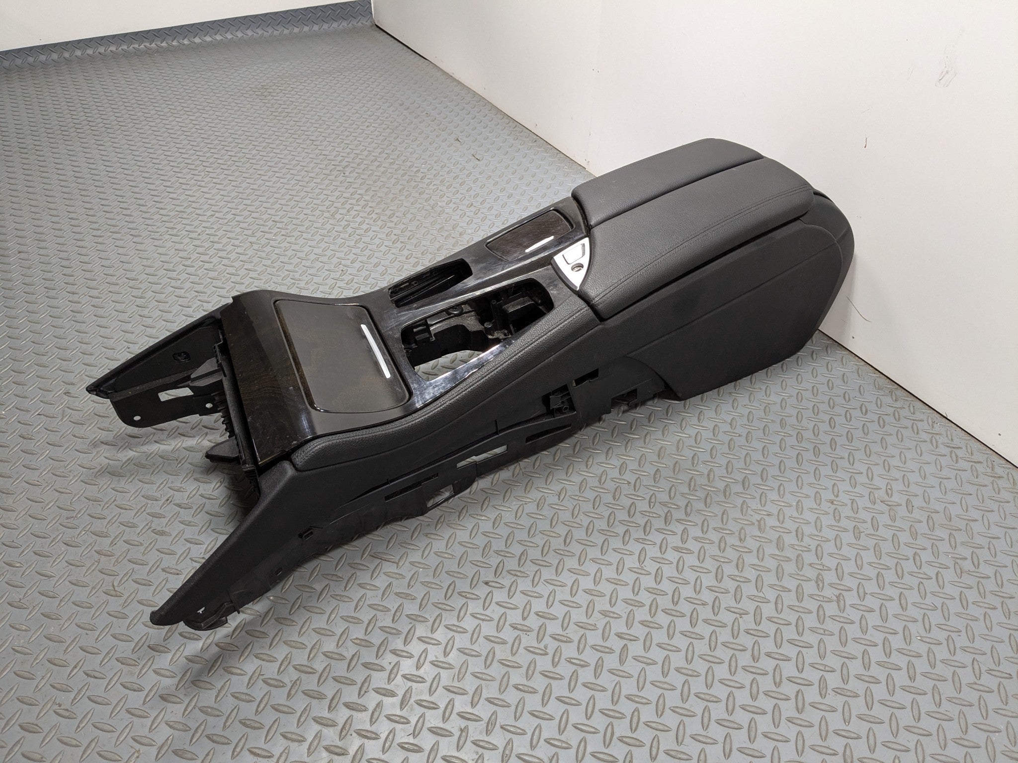 2014 - 2016 BMW 528I OEM ARMREST CENTER CONSOLE STORAGE COMPARTMENT FRONT