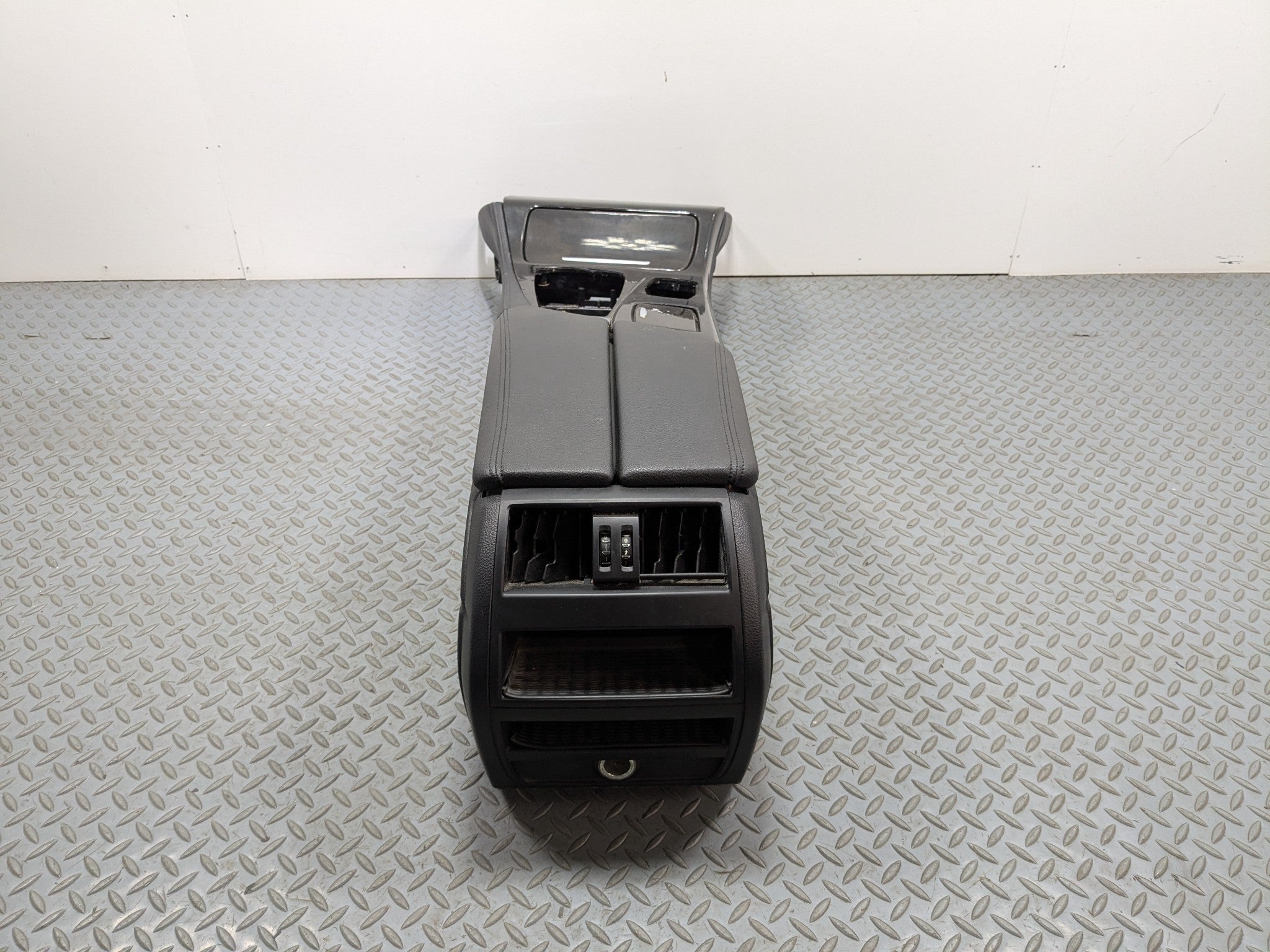 2014 - 2016 BMW 528I OEM ARMREST CENTER CONSOLE STORAGE COMPARTMENT FRONT