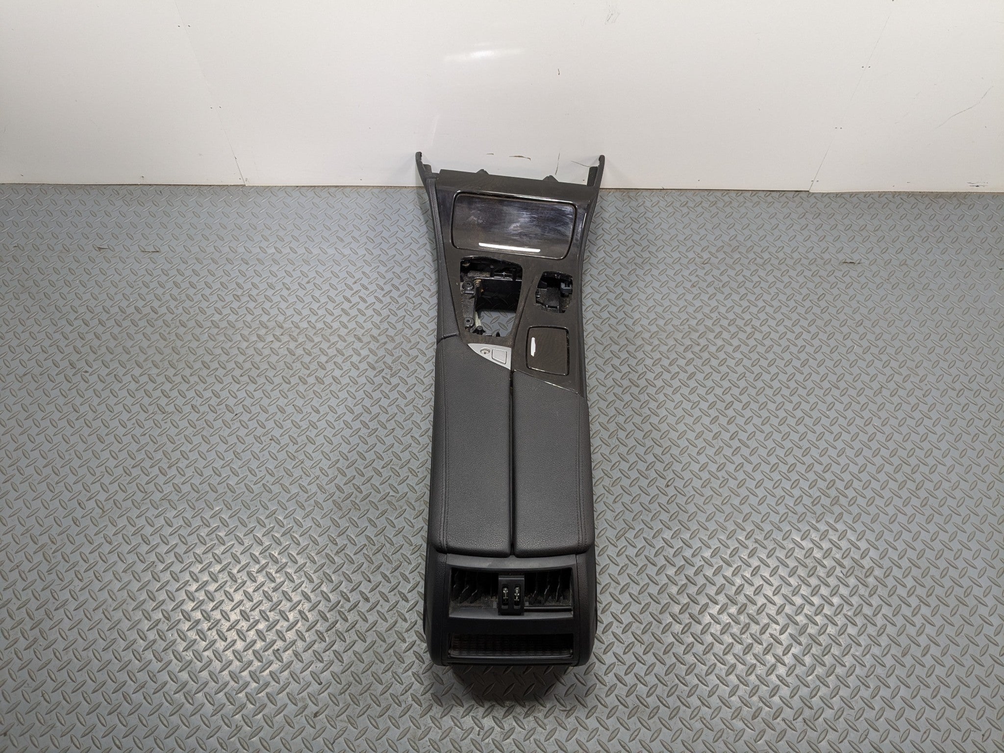 2014 - 2016 BMW 528I OEM ARMREST CENTER CONSOLE STORAGE COMPARTMENT FRONT