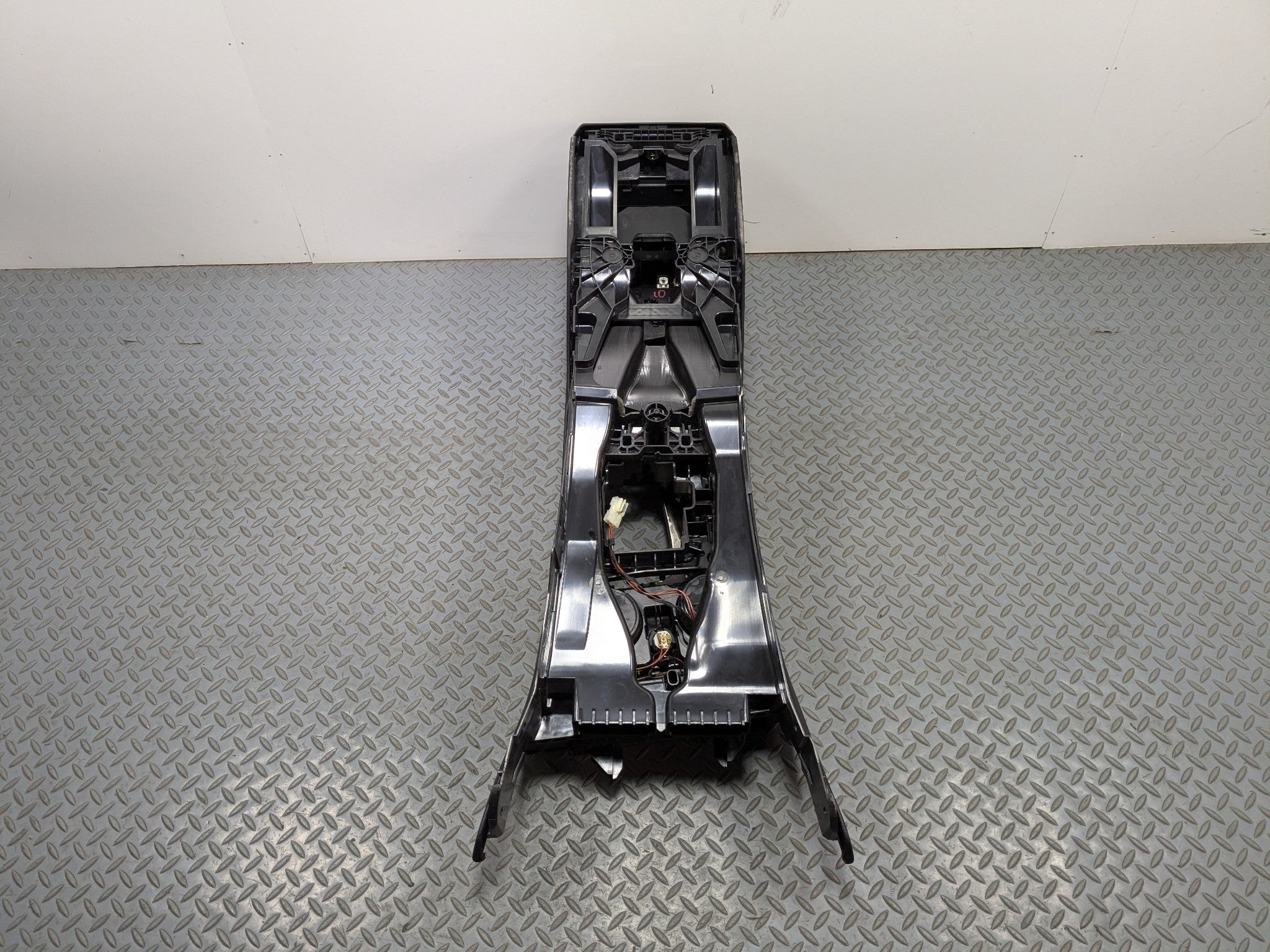 2014 - 2016 BMW 528I OEM ARMREST CENTER CONSOLE STORAGE COMPARTMENT FRONT